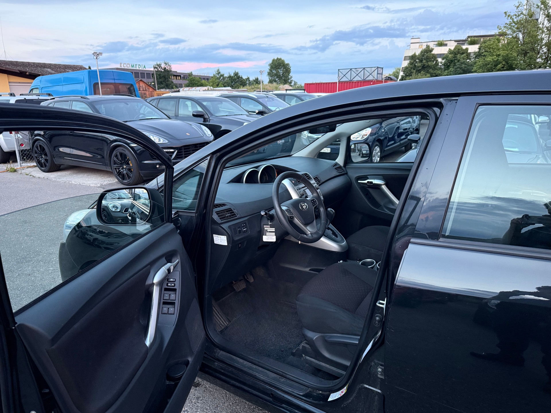 TOYOTA Verso 1.8 Linea Luna Multidrive / Frisch ab MFK / Servicegepflegt bei TOYOTA / 7 Plätzer / 8-fach bereift / Tempomat / Klima-image-9