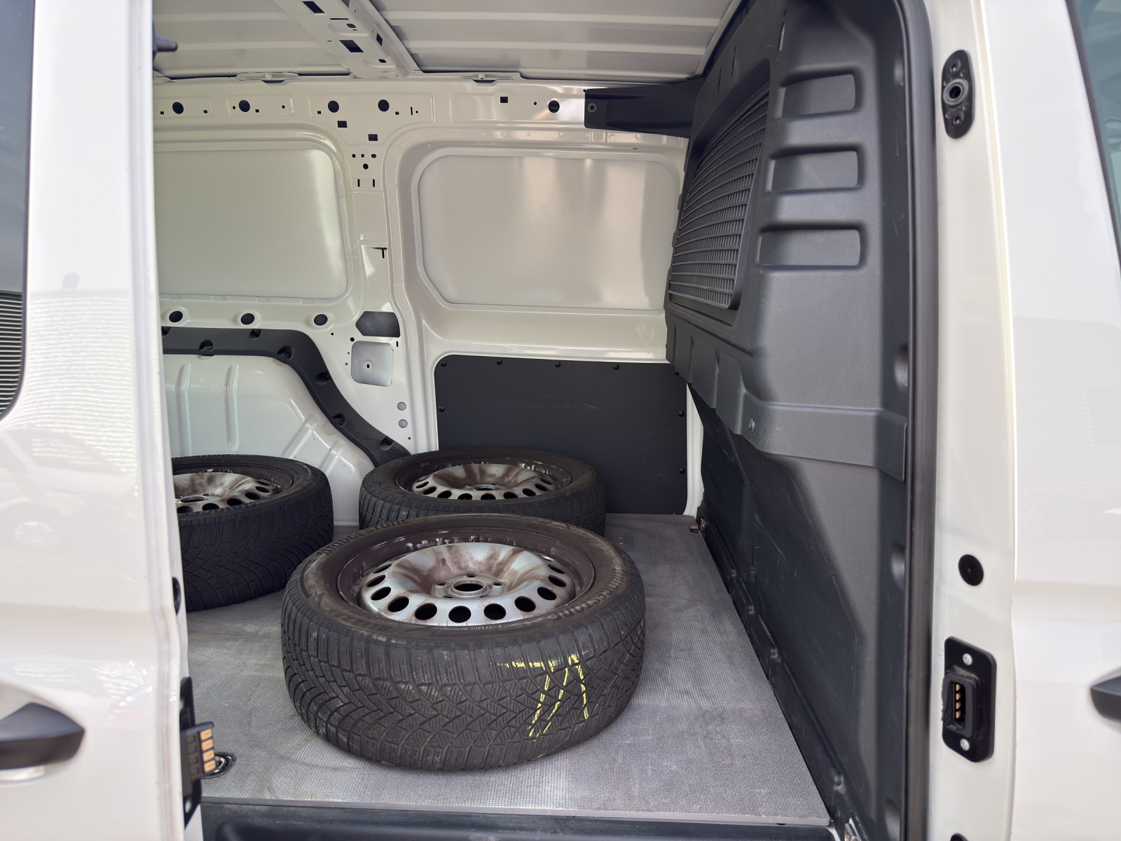 VW Caddy Cargo 2.0TDI Maxi 4Motion-image-11