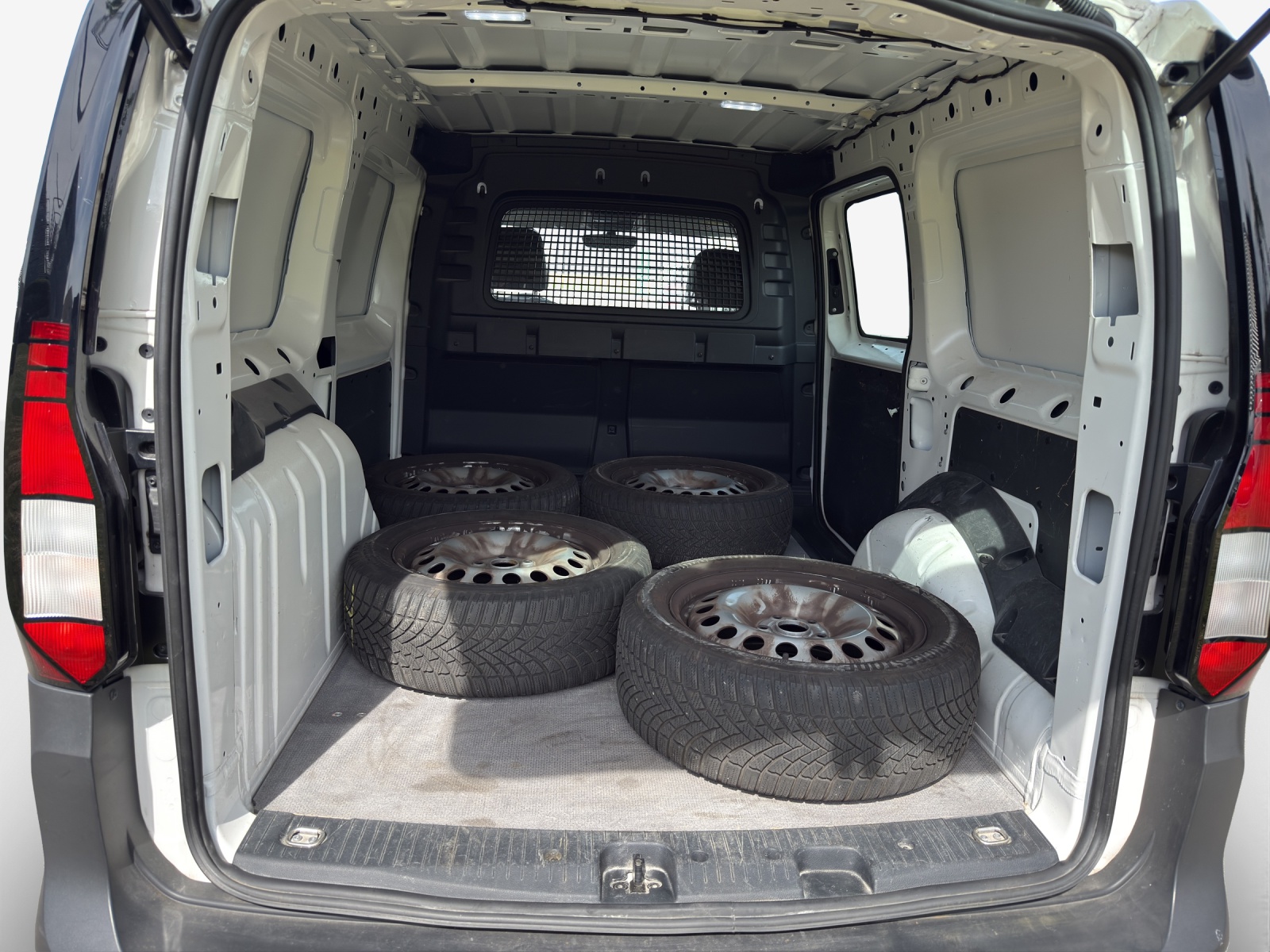 VW Caddy Cargo 2.0TDI Maxi 4Motion-image-12