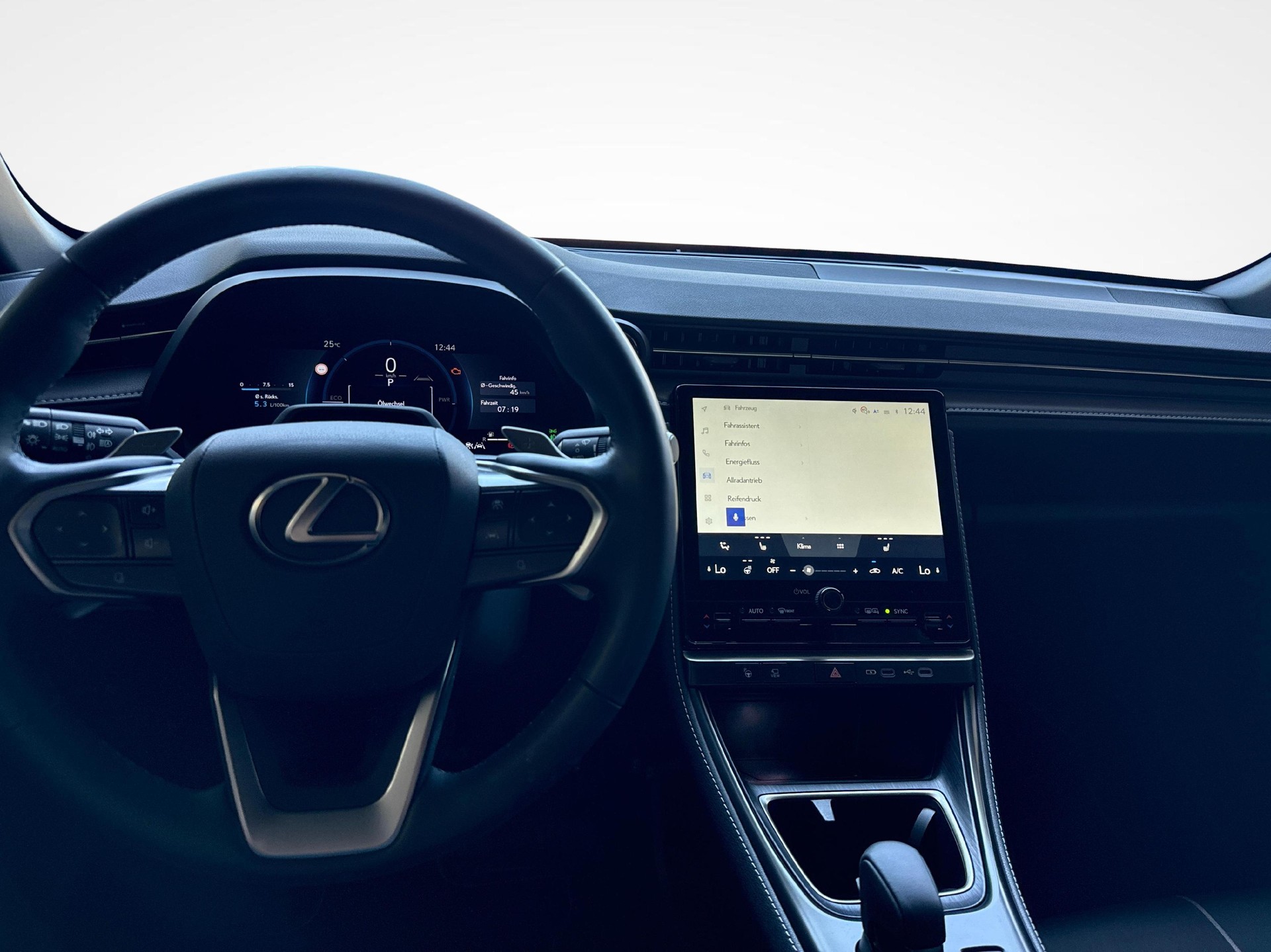 LEXUS LBX 1.5 Hybrid Relax AWD-image-8
