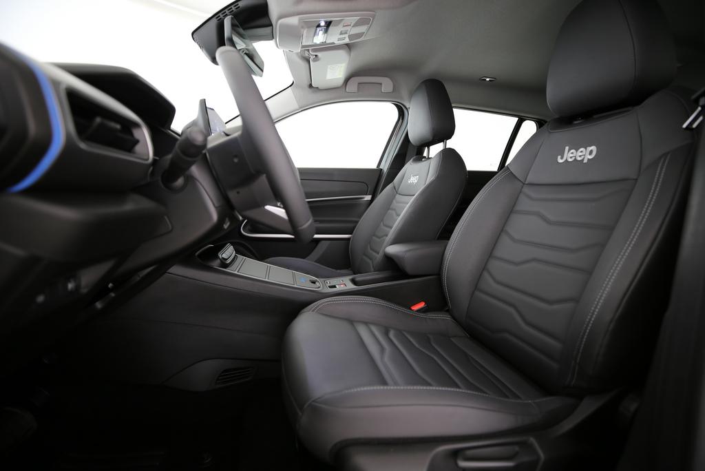 JEEP Avenger Summit-image-3