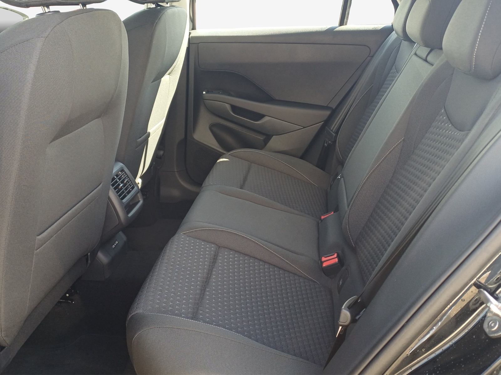 VW T-Roc 1.5 eTSI mHEV Life DSG-image-11