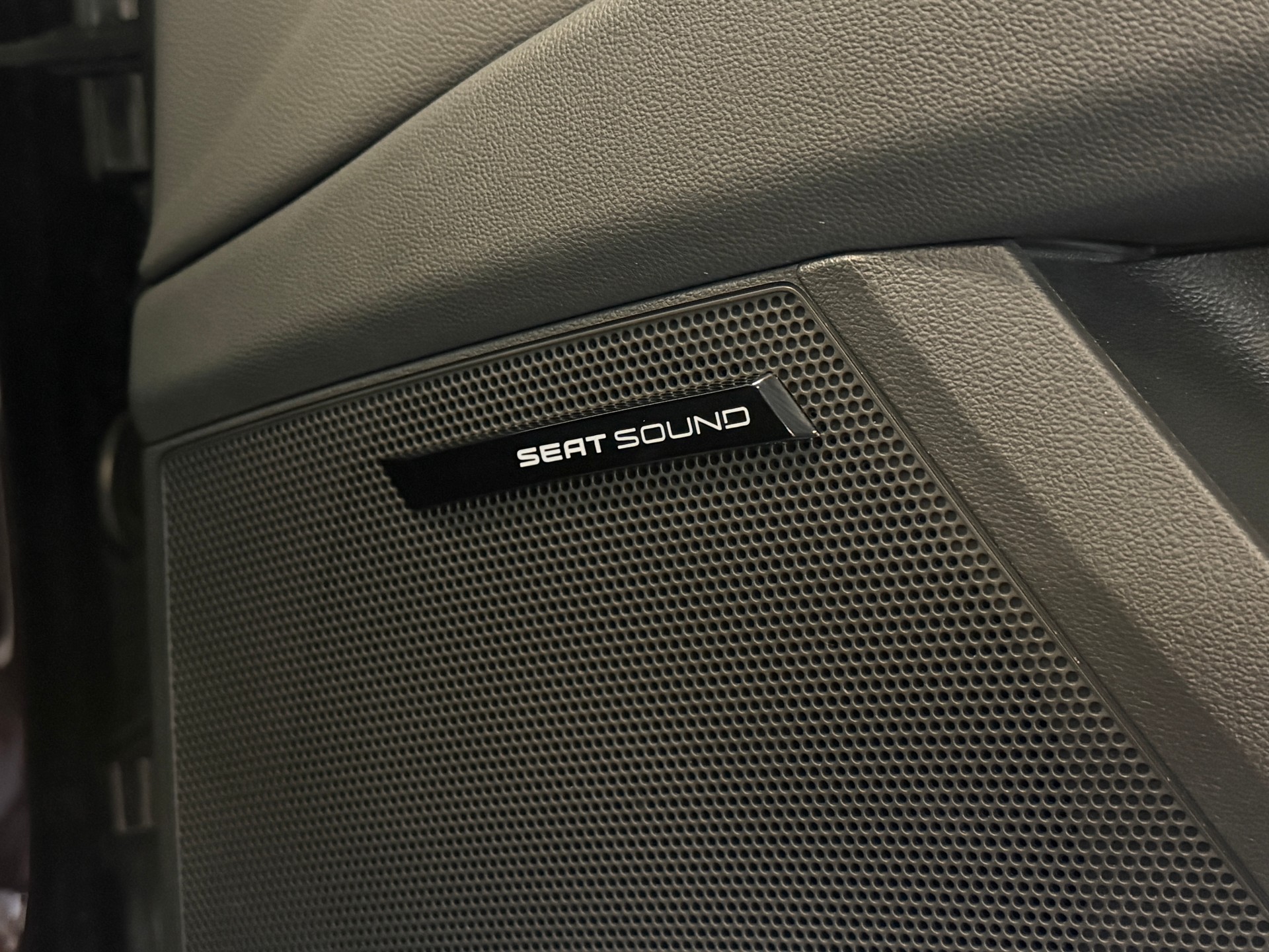 SEAT Leon ST 1.4 TSI ACT Xcellence DSG *Panoramaglasdach*-image-13