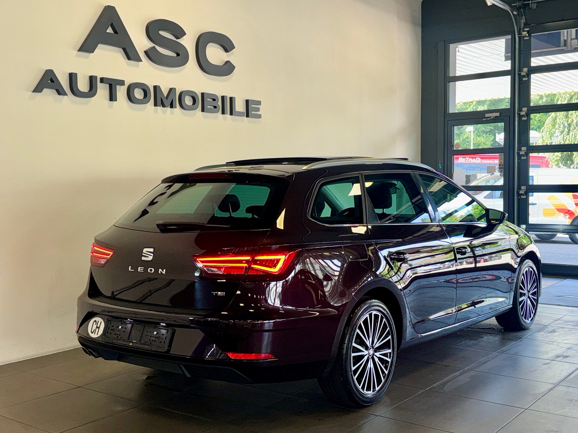 SEAT Leon ST 1.4 TSI ACT Xcellence DSG *Panoramaglasdach*-image-2