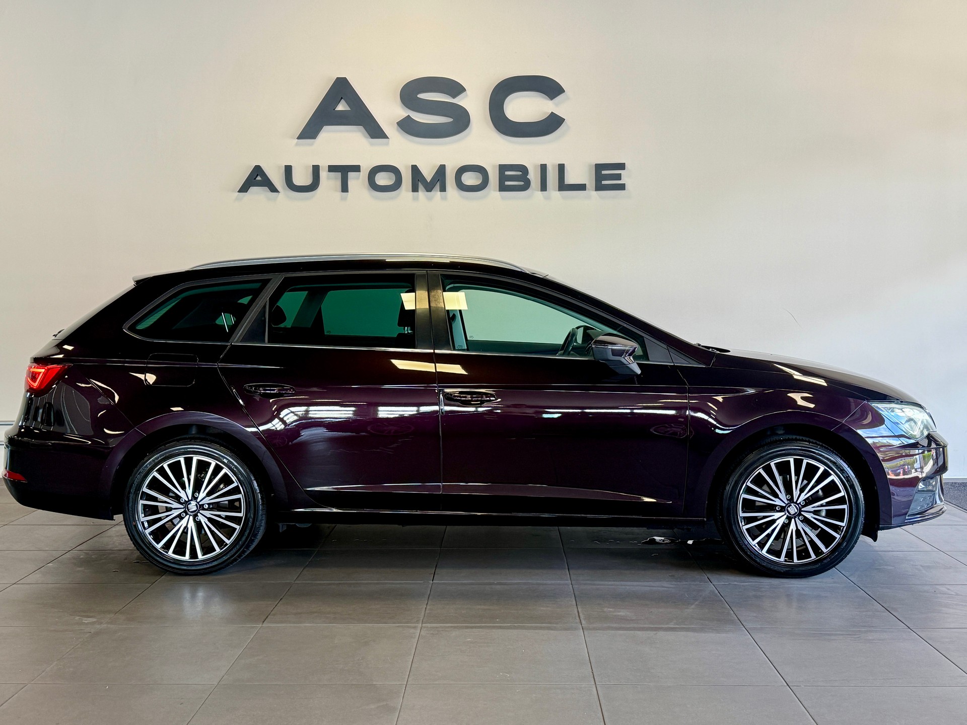 SEAT Leon ST 1.4 TSI ACT Xcellence DSG *Panoramaglasdach*-image-1