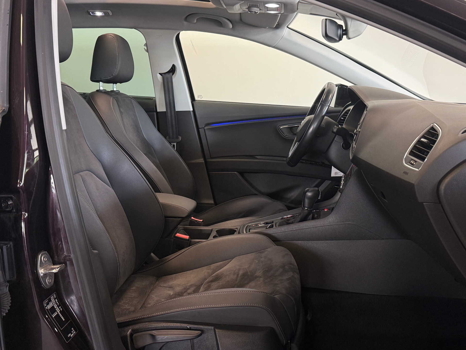 SEAT Leon ST 1.4 TSI ACT Xcellence DSG *Panoramaglasdach*-image-11