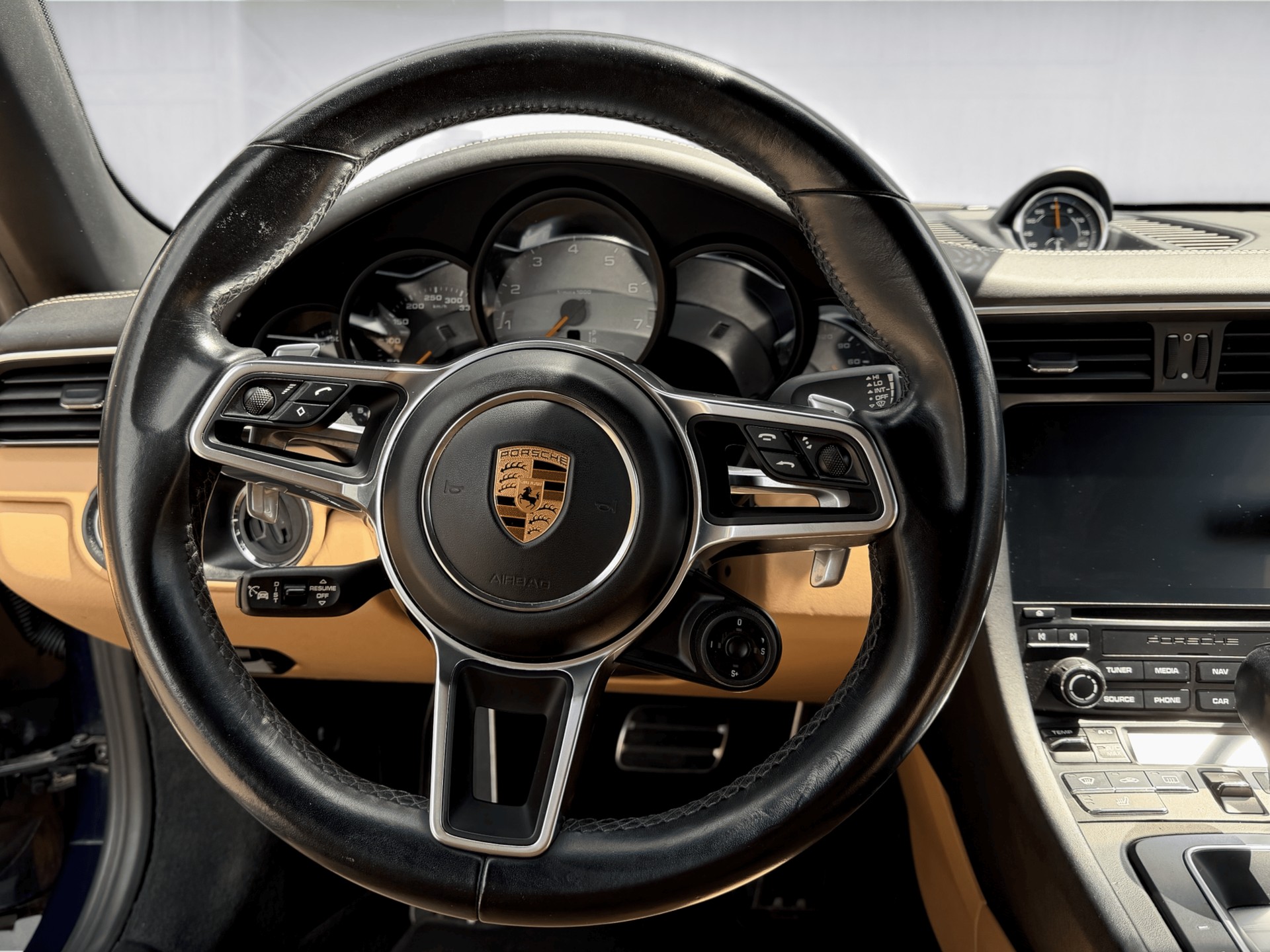 PORSCHE 911 Carrera 4S Cabrio PDK-image-4