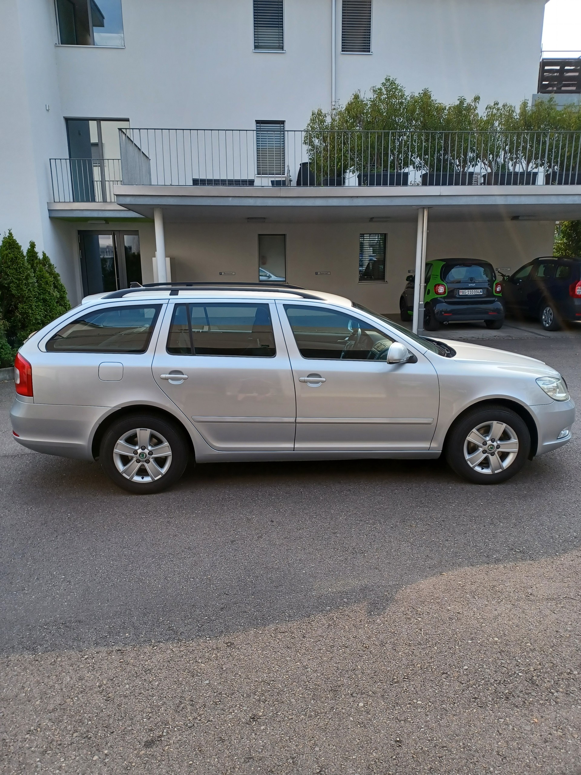 SKODA 1.6 TDI Elegance DSG-image-3