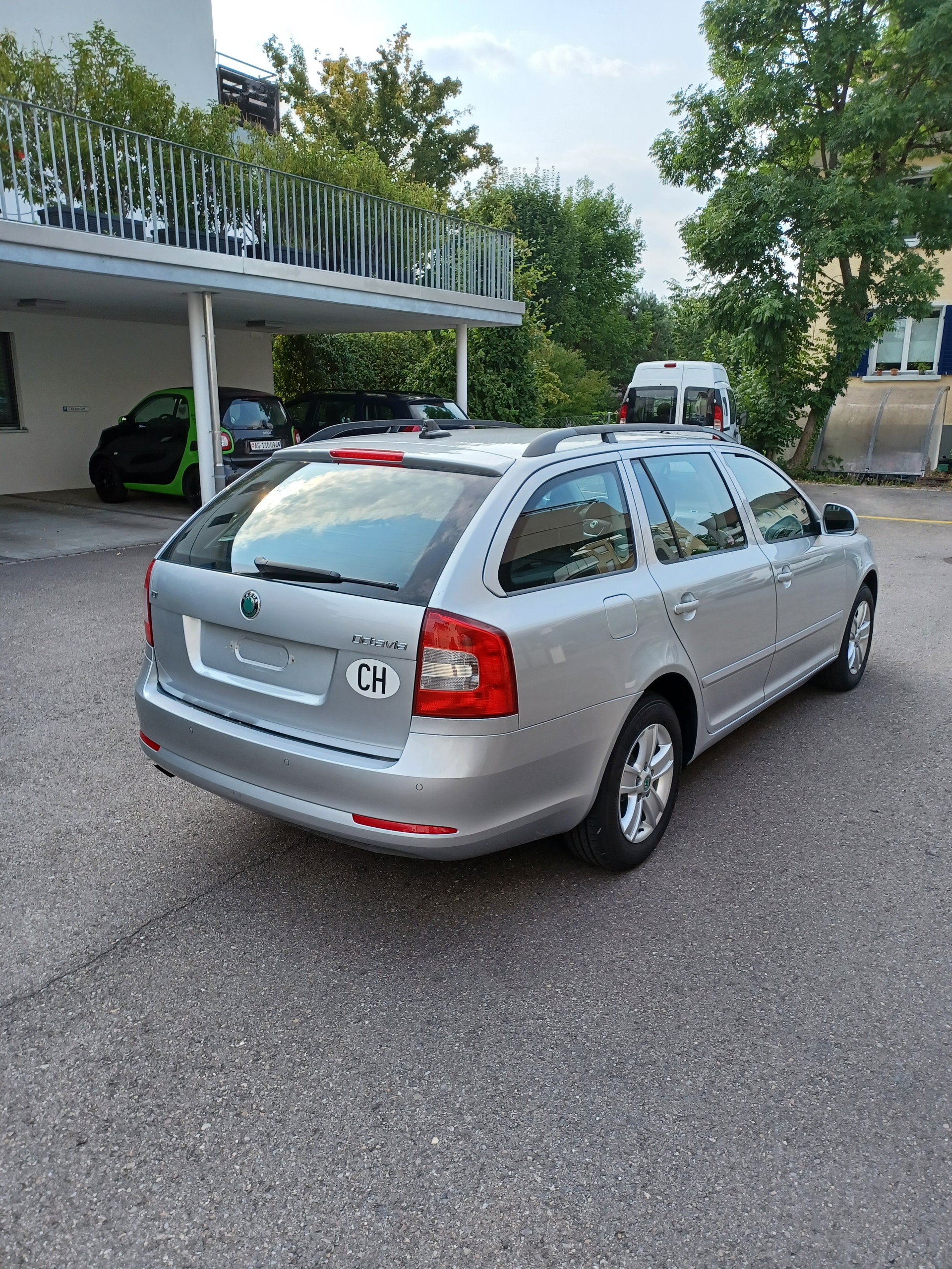 SKODA 1.6 TDI Elegance DSG-image-4