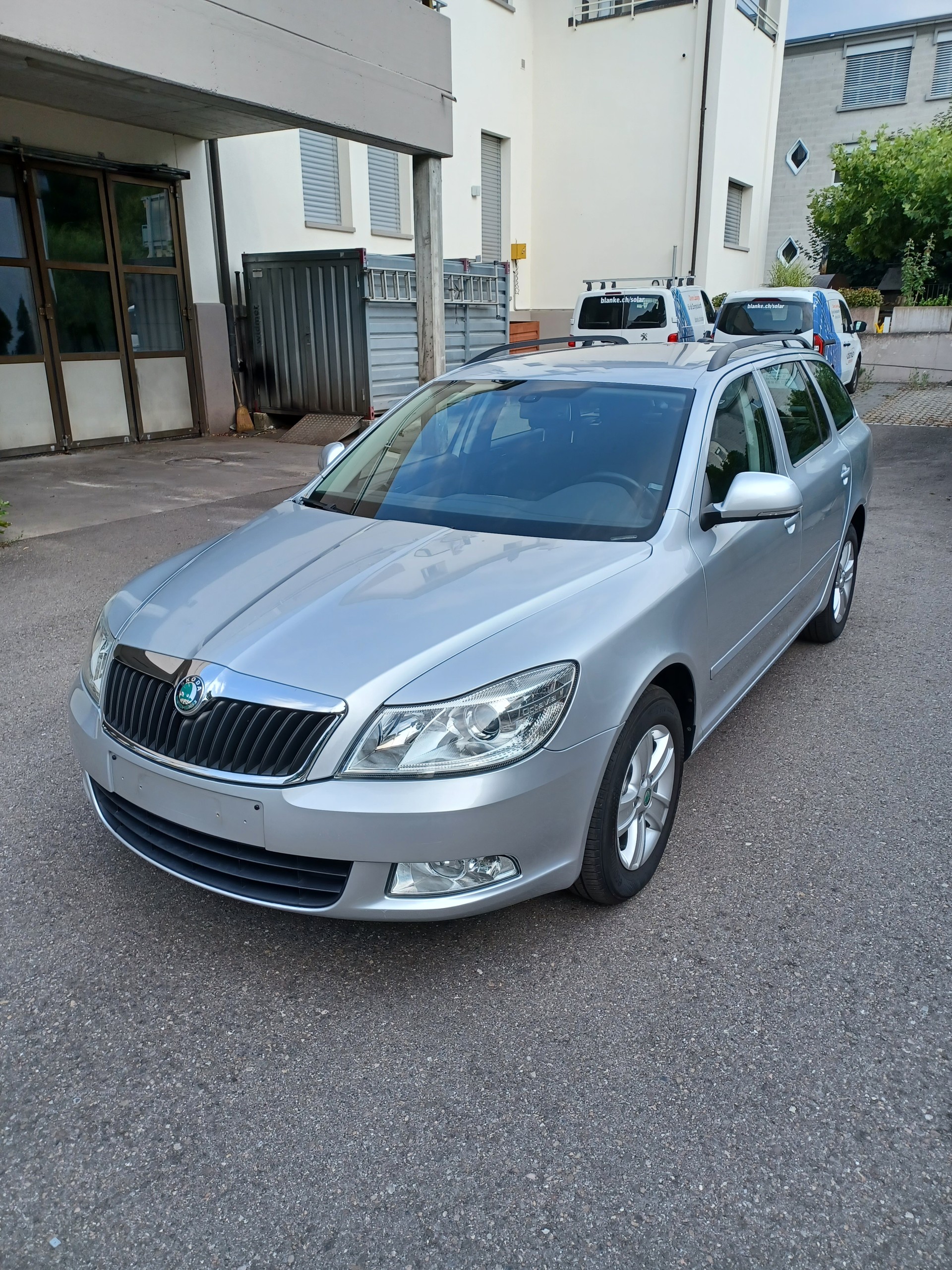 SKODA 1.6 TDI Elegance DSG-image-0