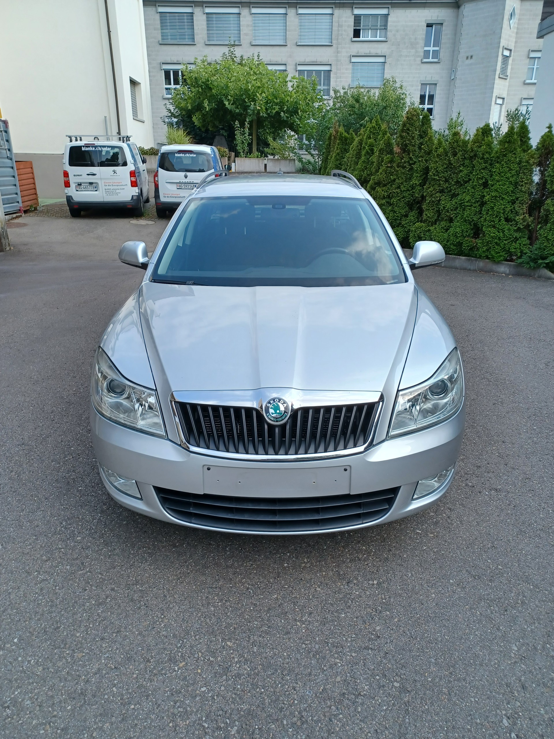 SKODA 1.6 TDI Elegance DSG-image-1