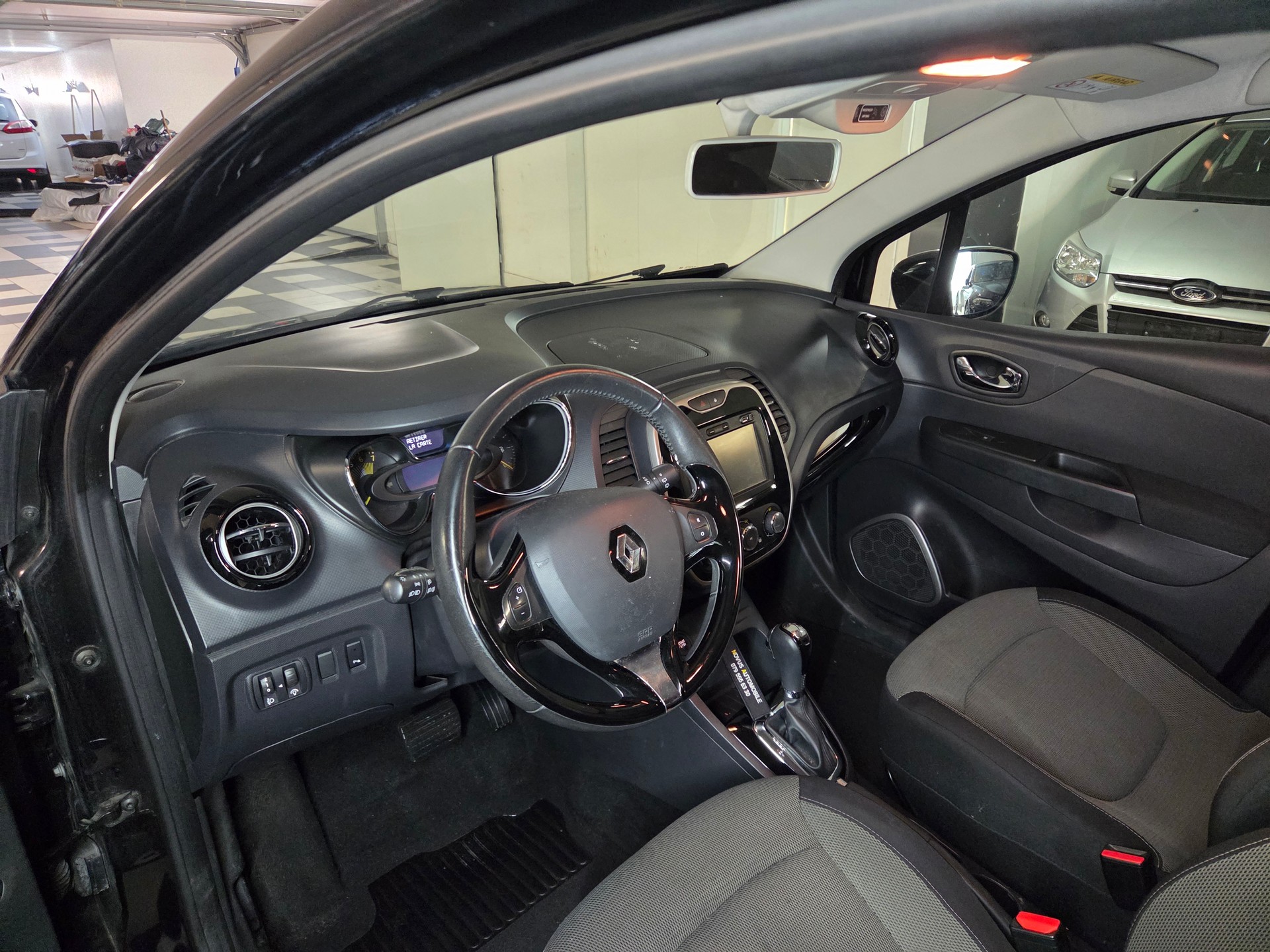 RENAULT Captur 1.2 T 16V Privilège EDC-image-8