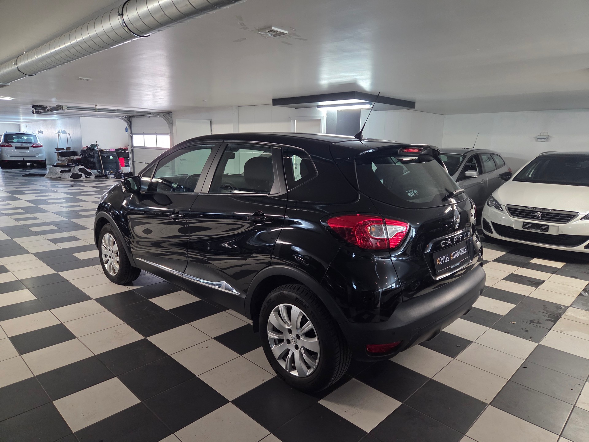 RENAULT Captur 1.2 T 16V Privilège EDC-image-2