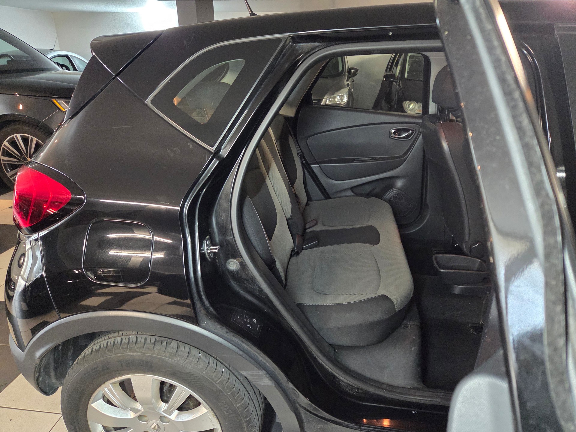 RENAULT Captur 1.2 T 16V Privilège EDC-image-11
