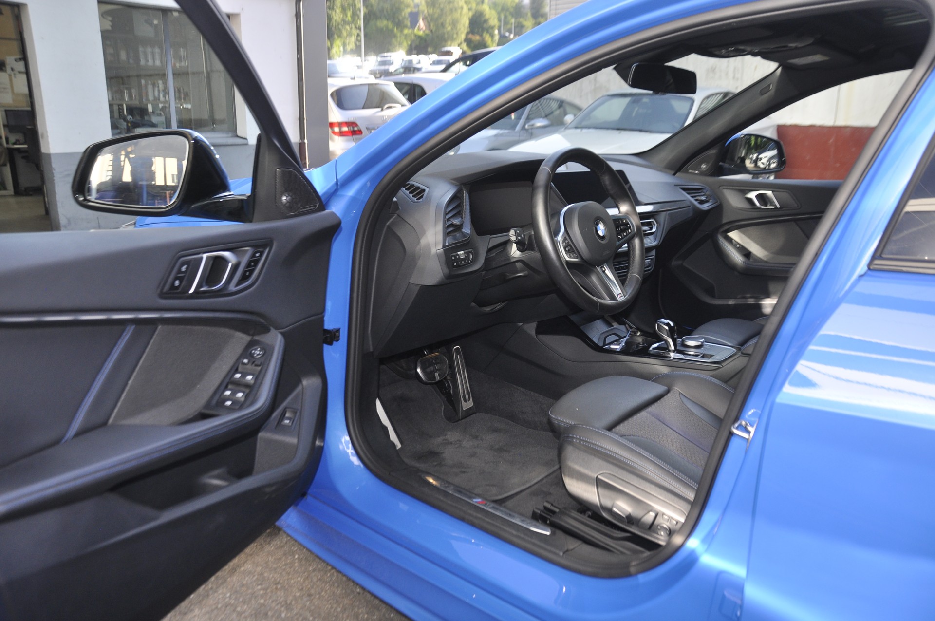 BMW 118i M Sport Pro Steptronic-image-3