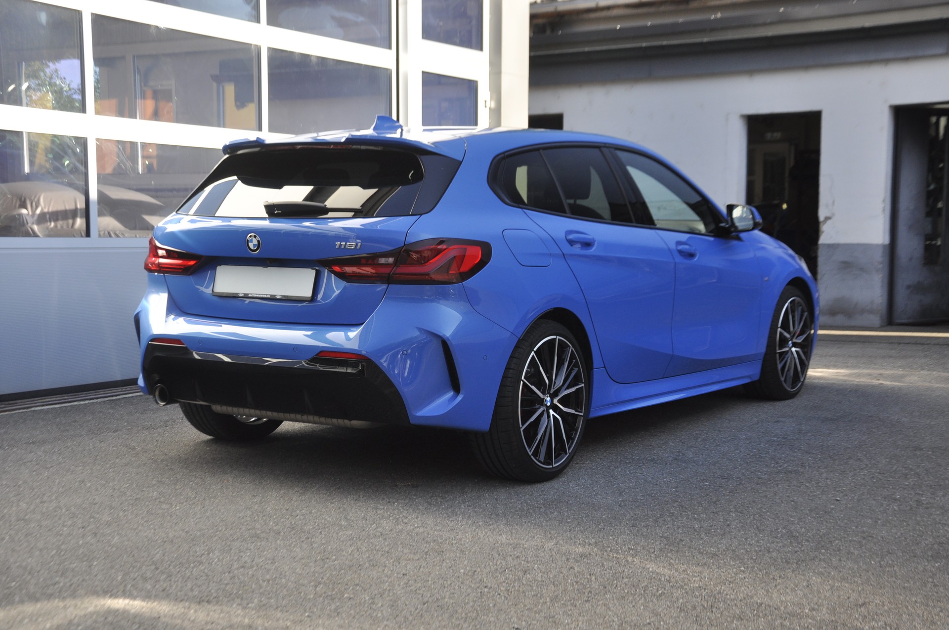 BMW 118i M Sport Pro Steptronic-image-2