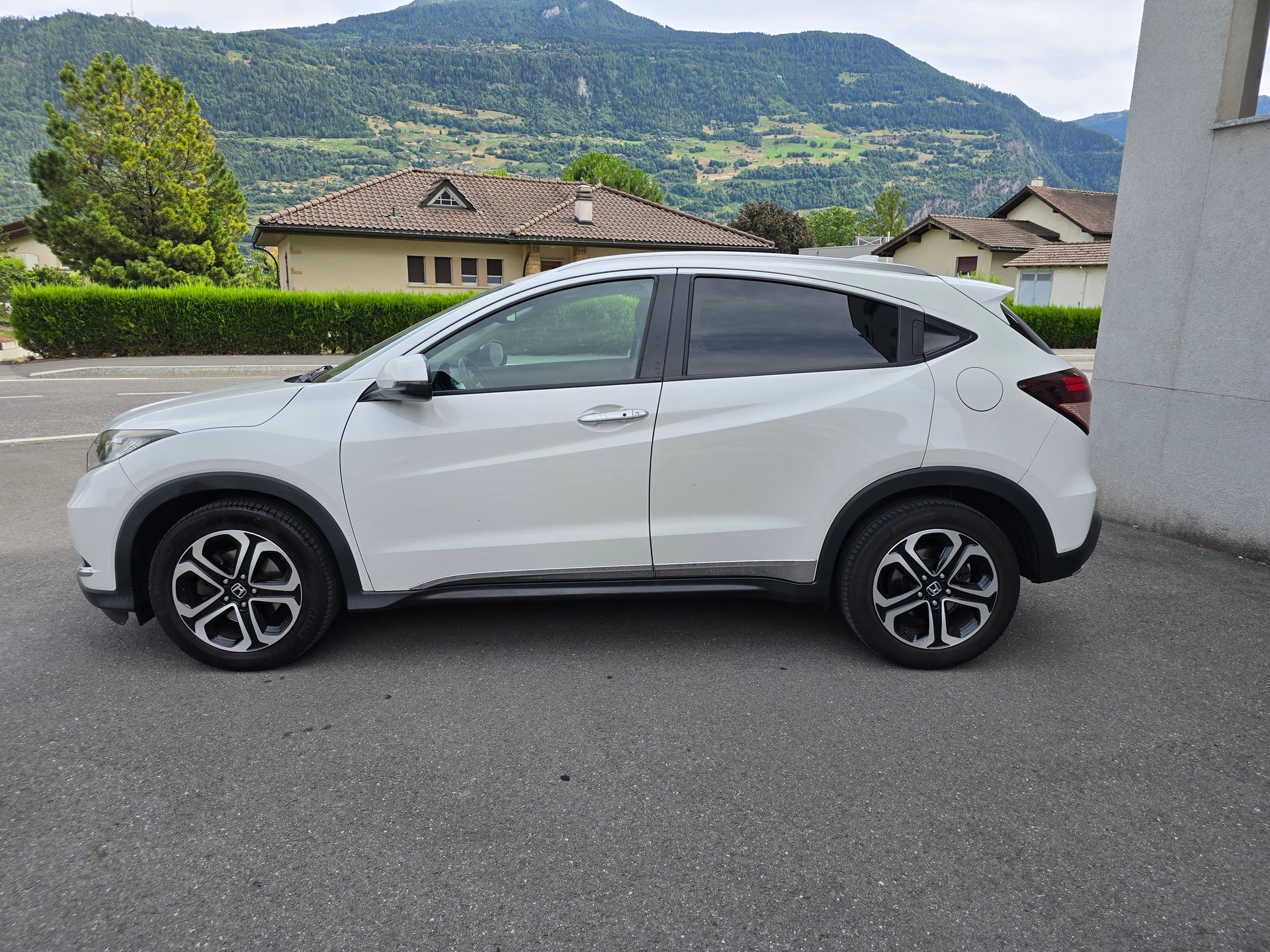 HONDA HR-V 1.5i-VTEC Executive CVT-image-2