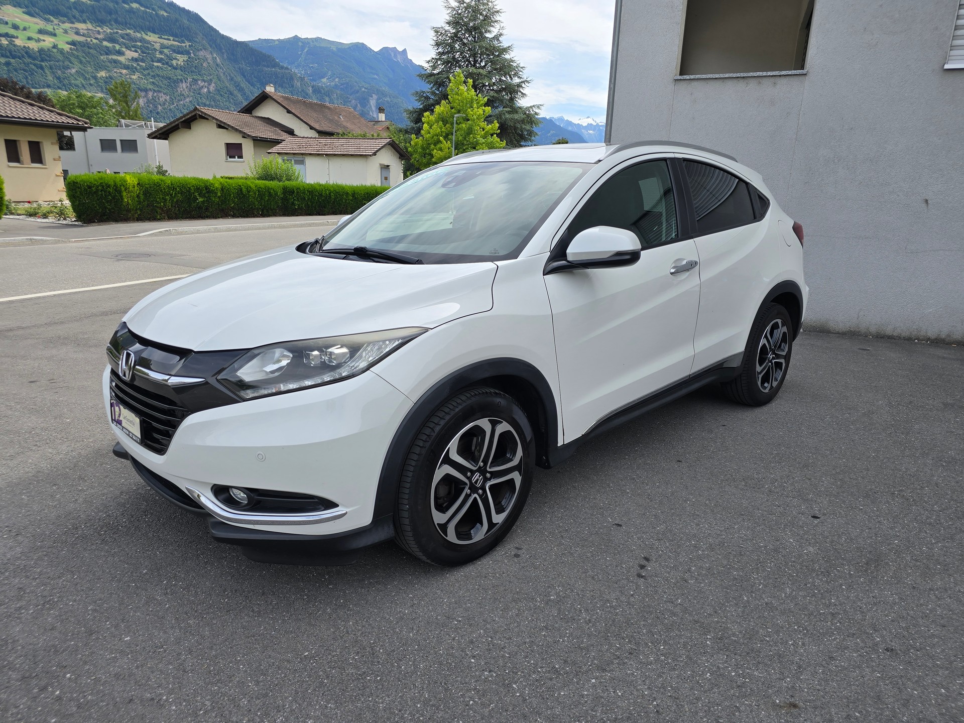 HONDA HR-V 1.5i-VTEC Executive CVT-image-1