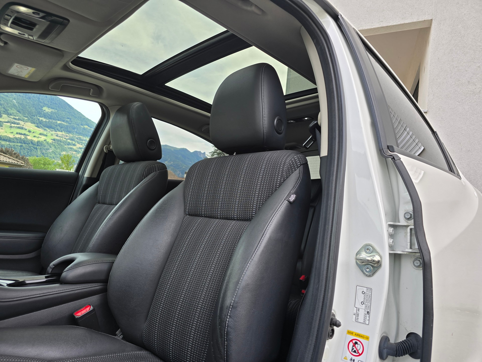 HONDA HR-V 1.5i-VTEC Executive CVT-image-10