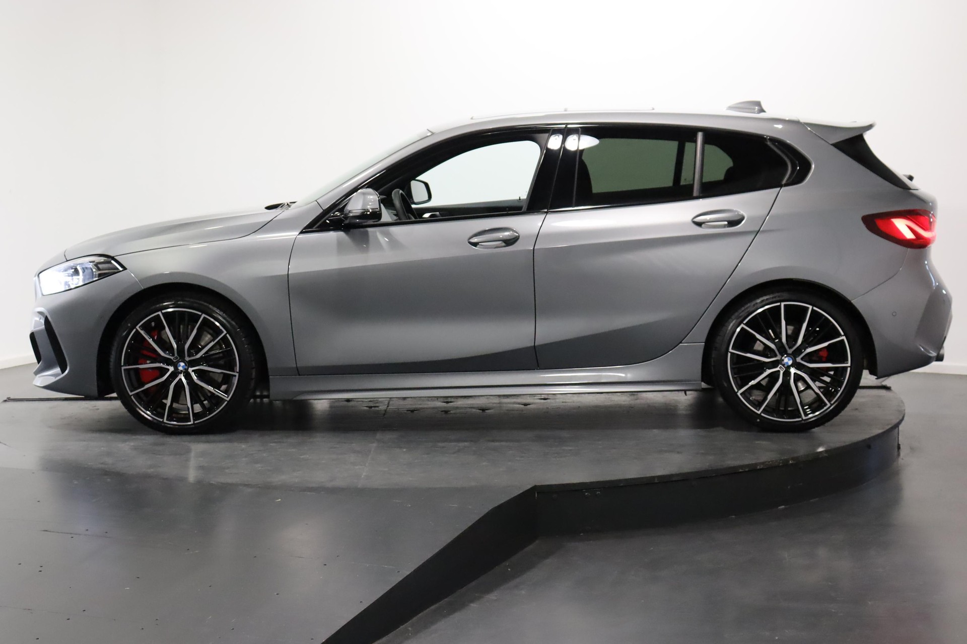 BMW 128ti-showroom-element-3