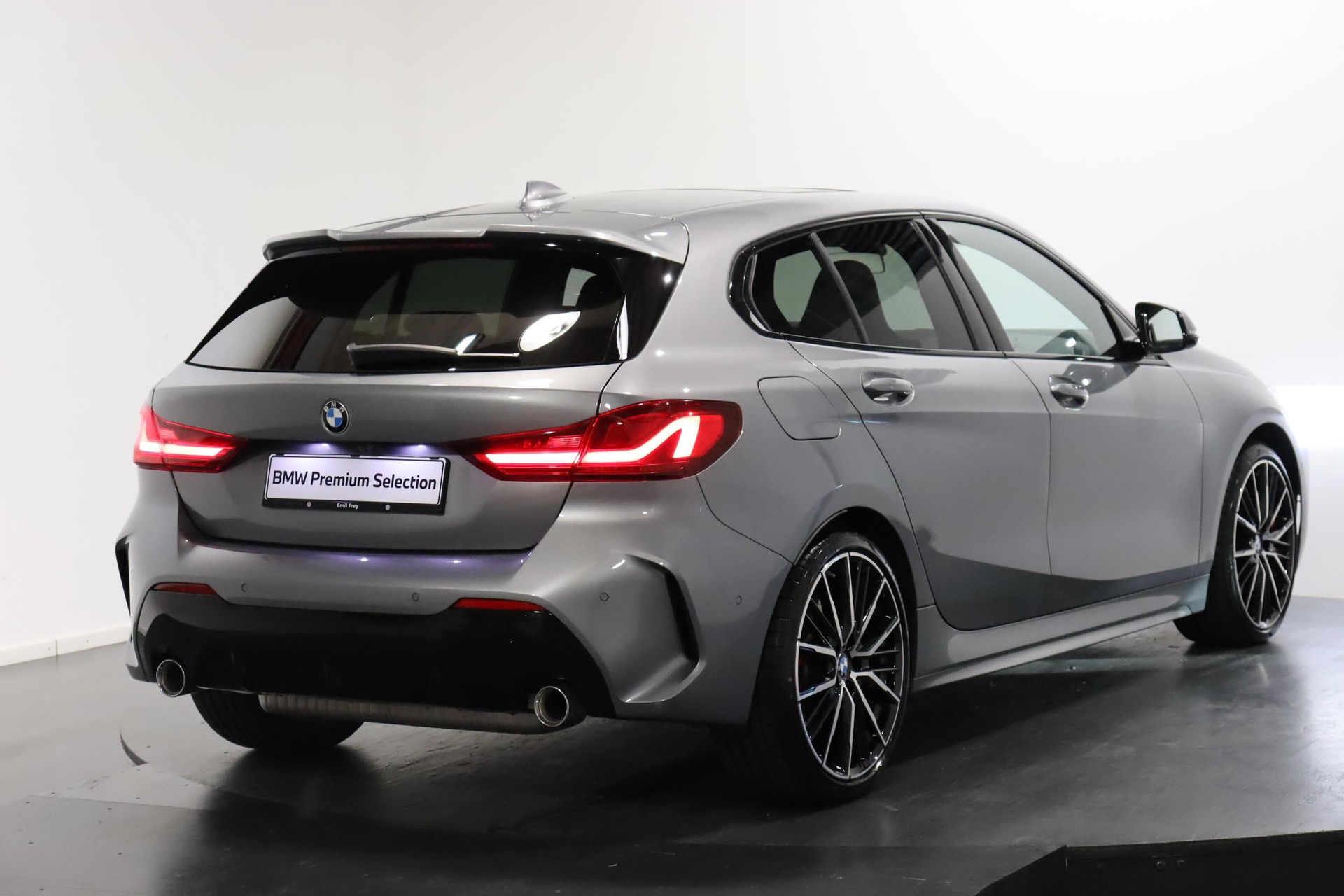 BMW 128ti-showroom-element-1