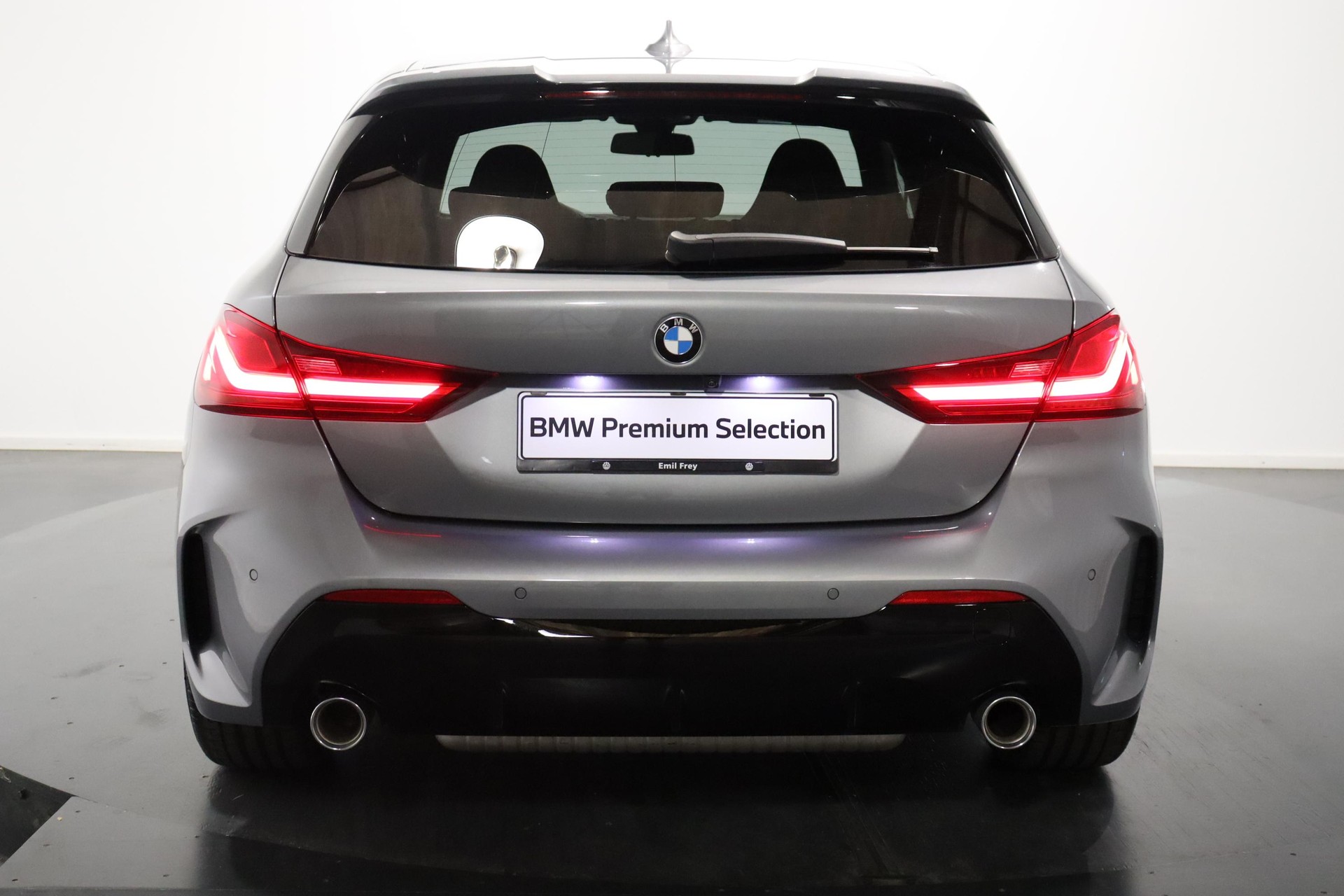 BMW 128ti-showroom-element-2