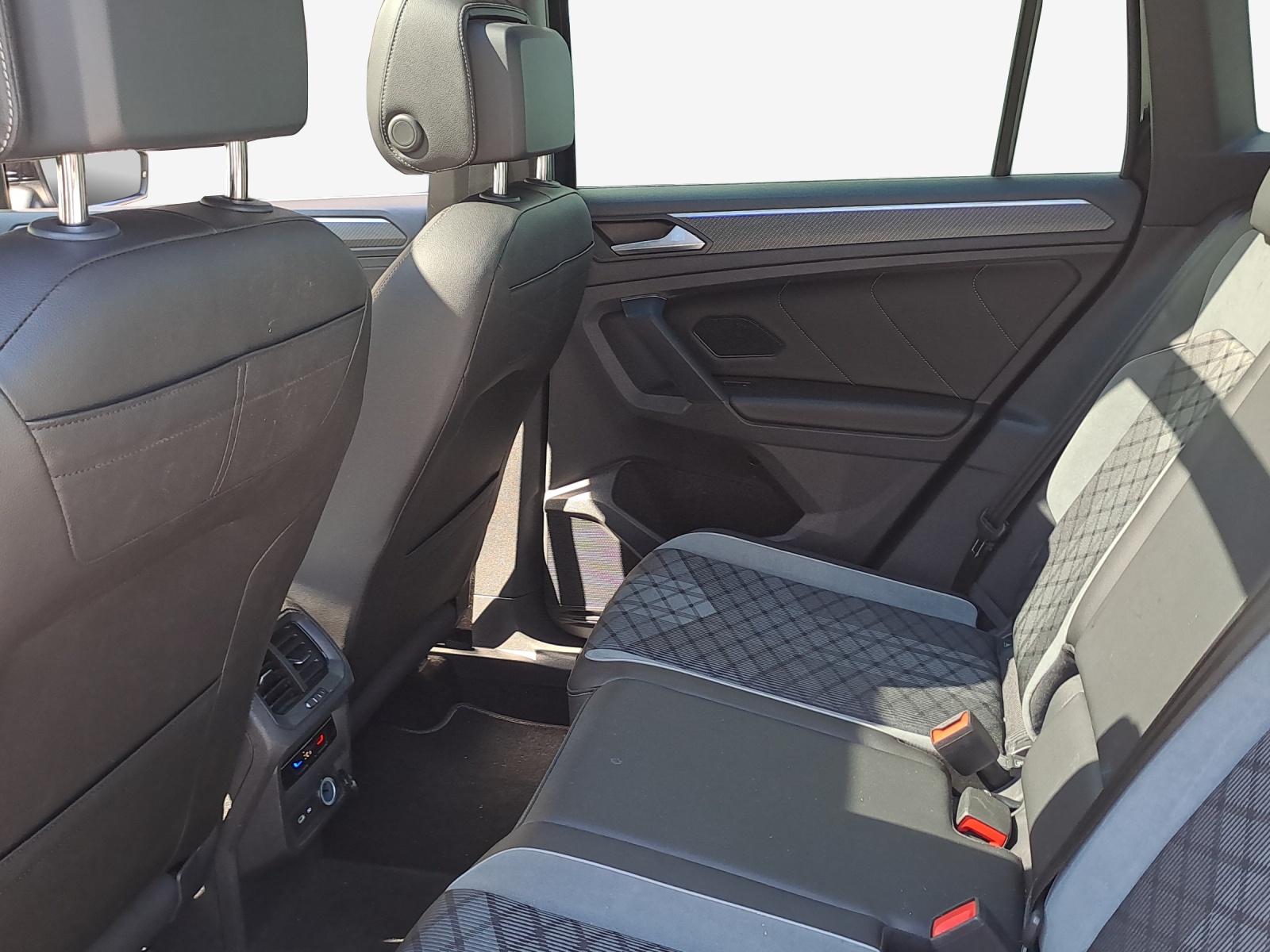 VW Tiguan 1.4TSI PHEV Selection DSG-image-11