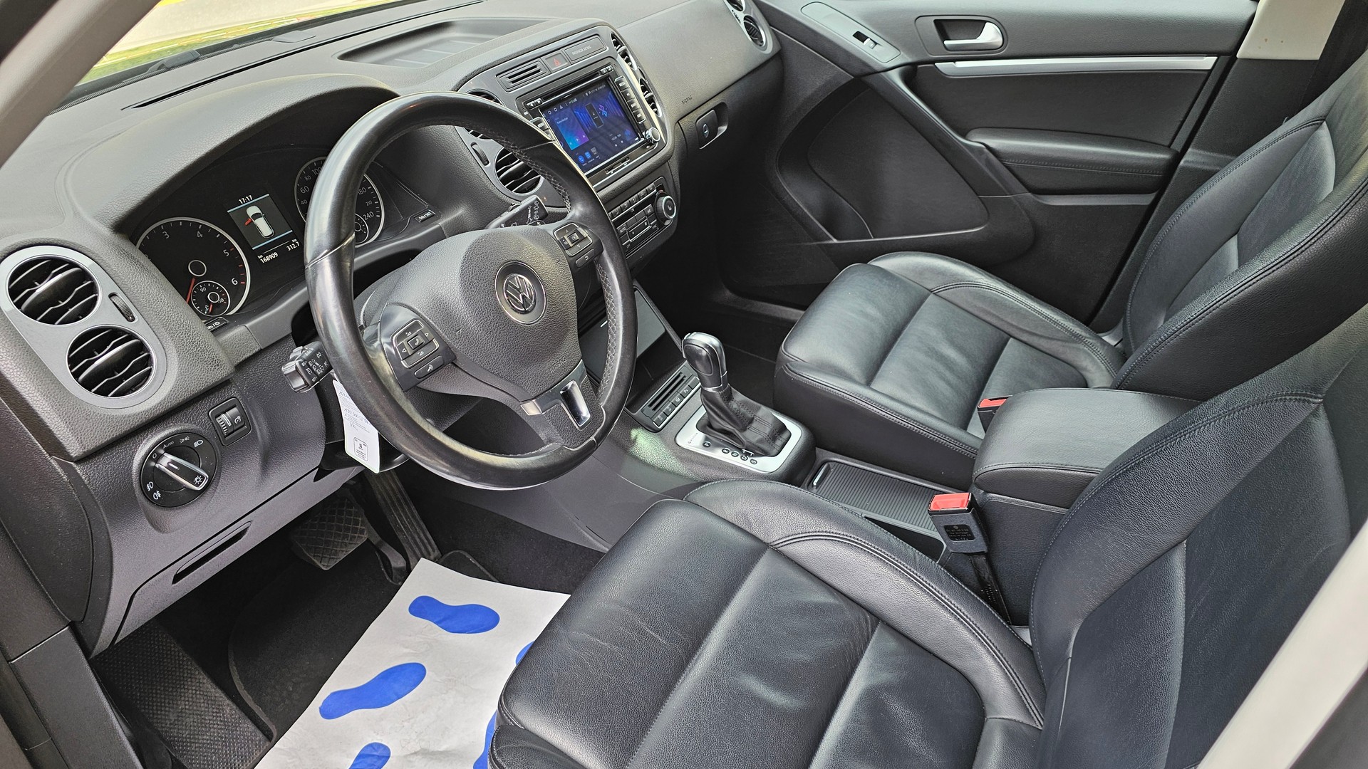 VW Tiguan 2.0 TDI BlueMotion Sport&Style 4Motion DSG-image-8