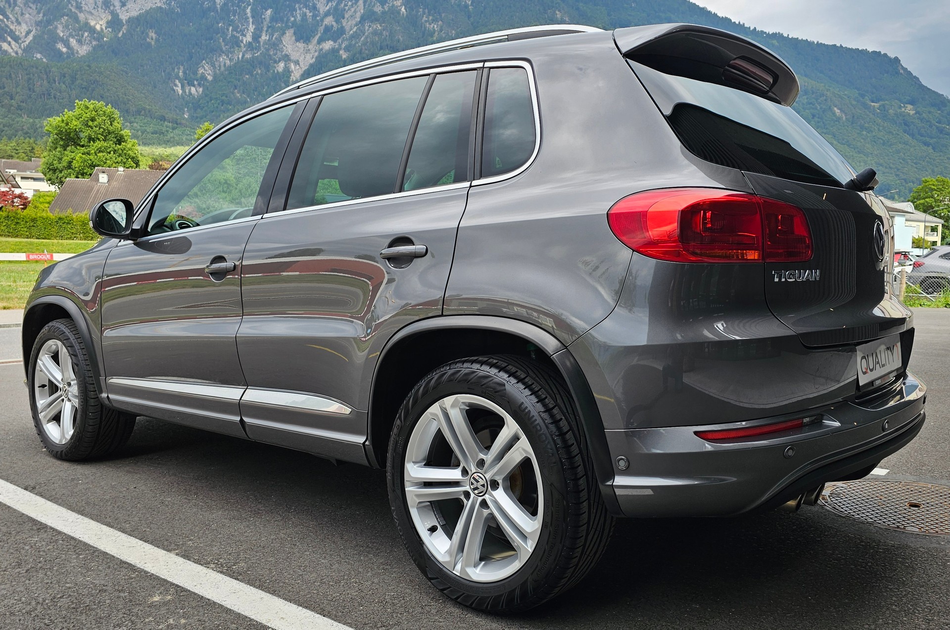 VW Tiguan 2.0 TDI BlueMotion Sport&Style 4Motion DSG-image-2