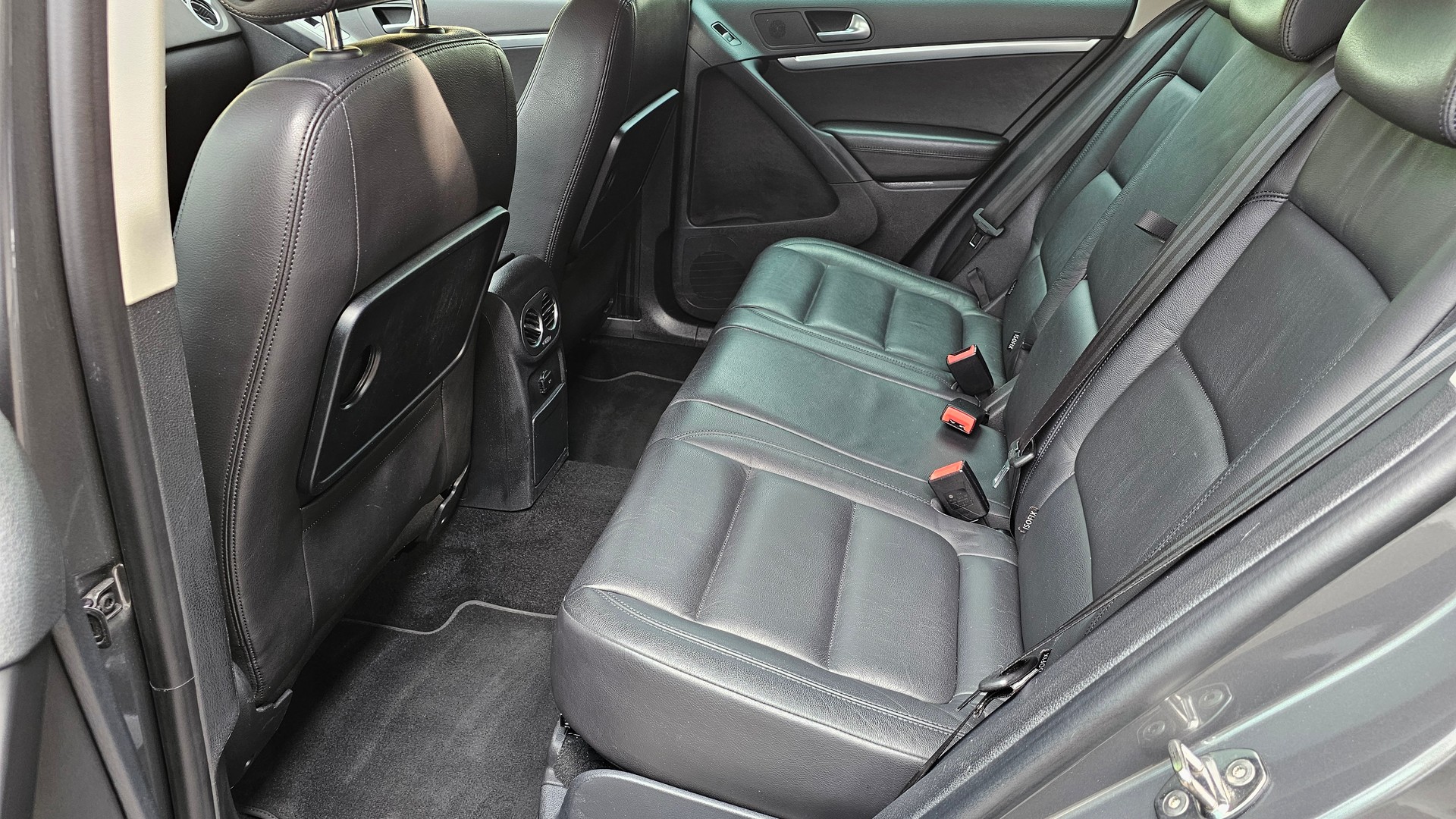 VW Tiguan 2.0 TDI BlueMotion Sport&Style 4Motion DSG-image-9