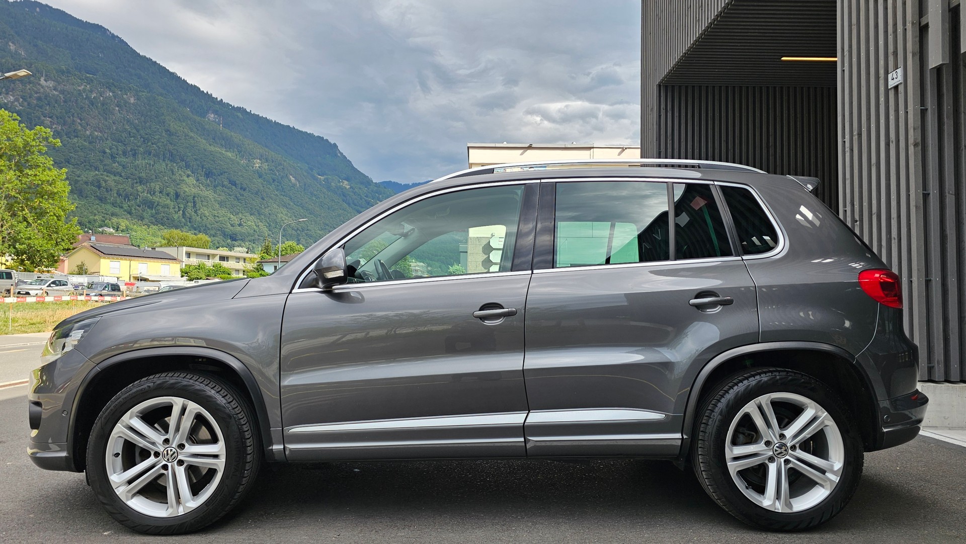 VW Tiguan 2.0 TDI BlueMotion Sport&Style 4Motion DSG-image-1