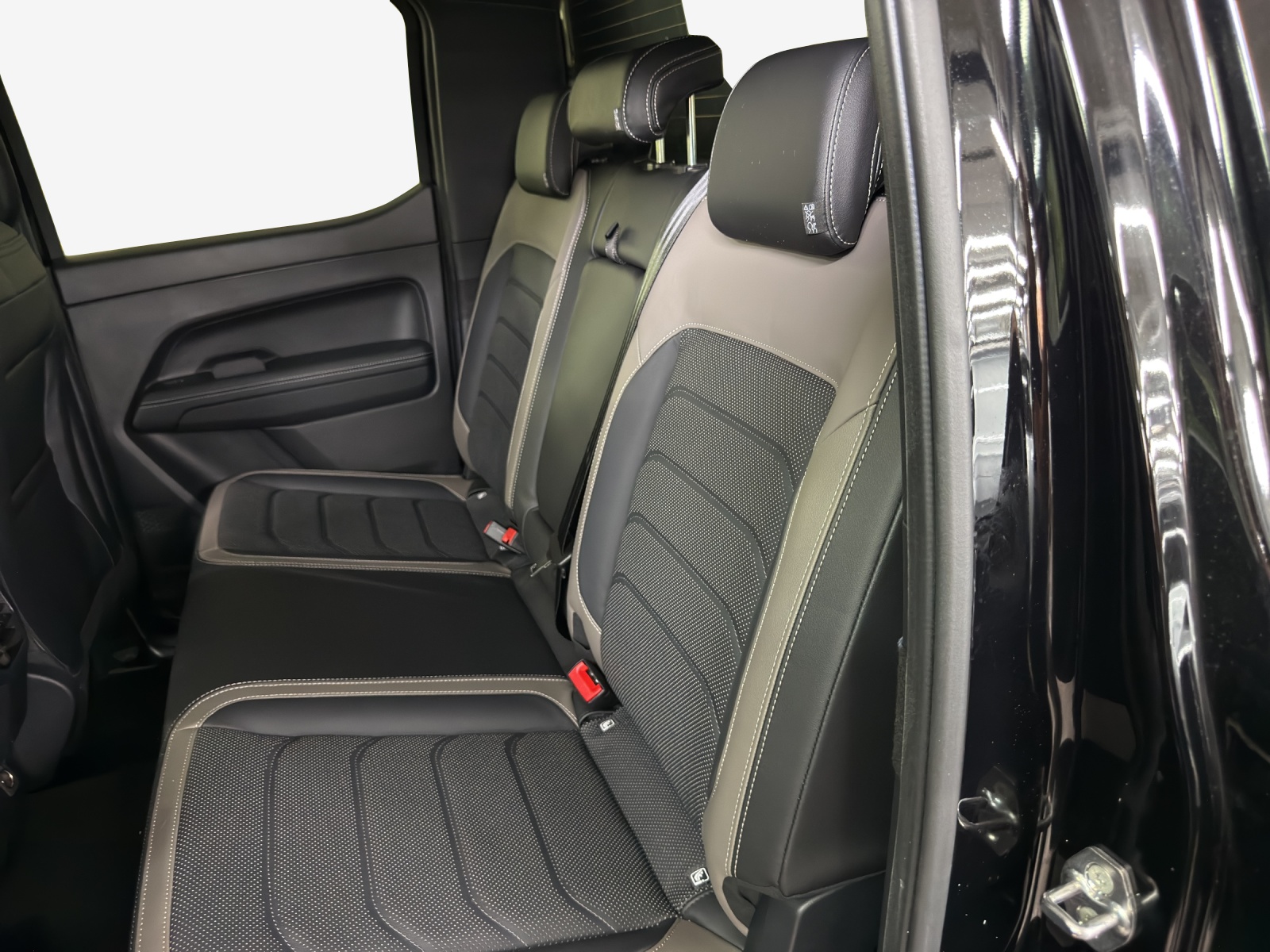 VW Amarok 3.0TDI Aventura Winter 2-image-11