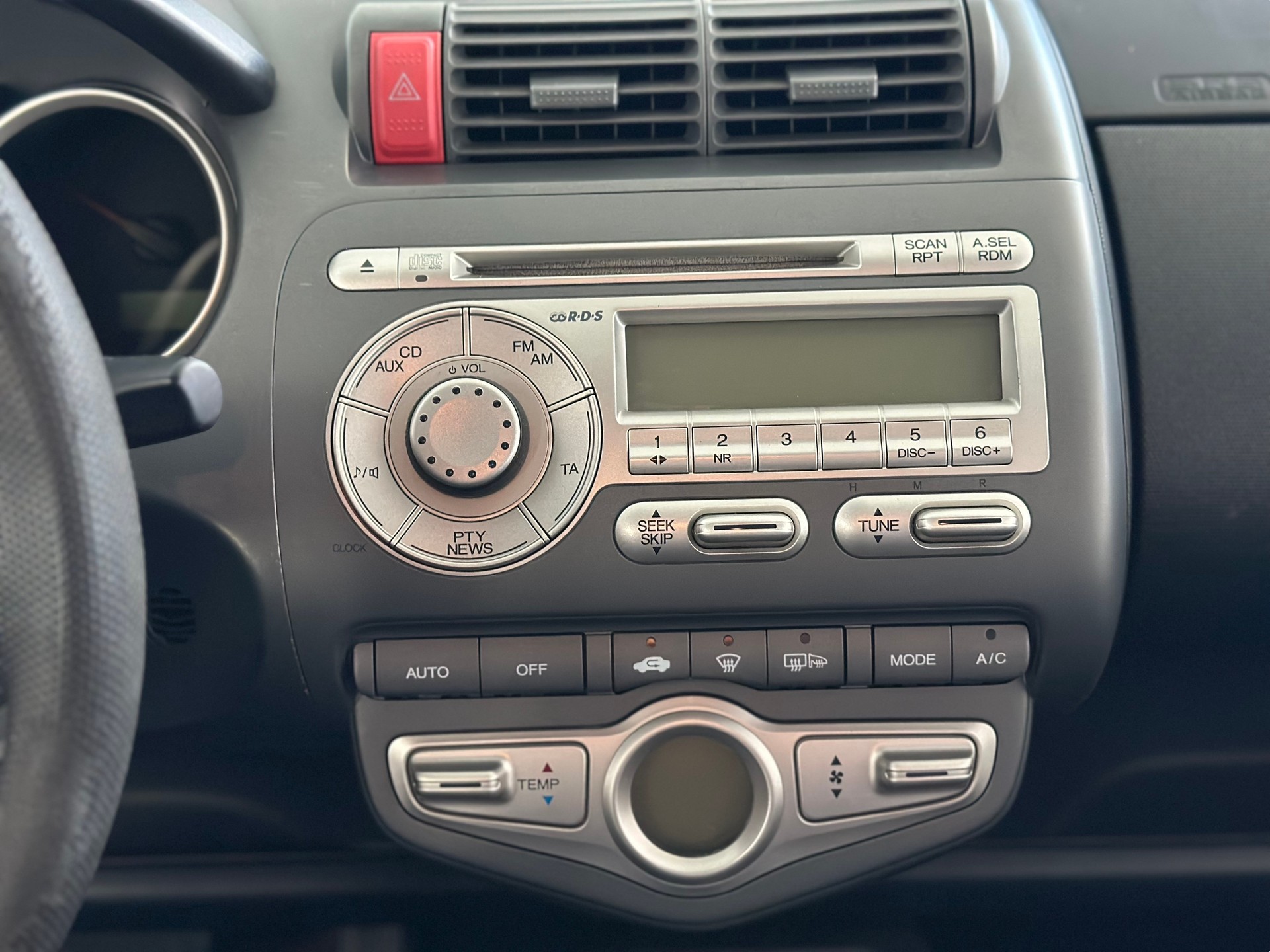 HONDA Jazz 1.4i LS Formula 1 CVT Automat-image-15