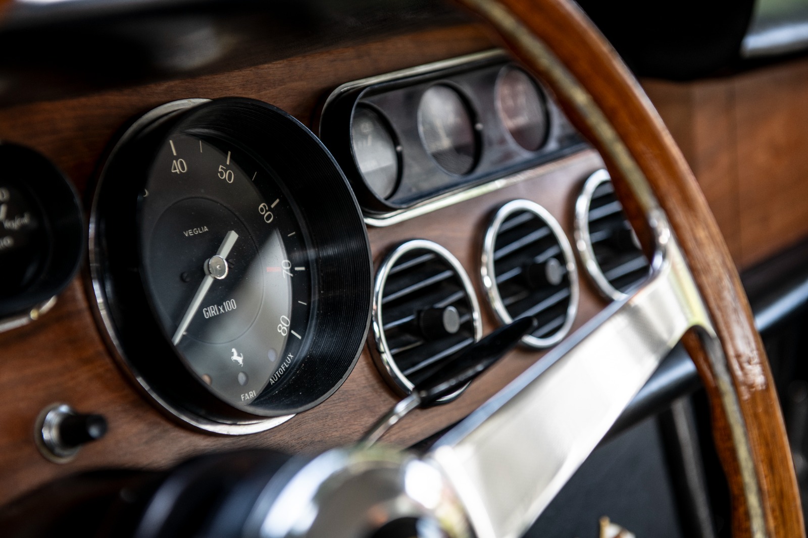 FERRARI 330 GT-image-13