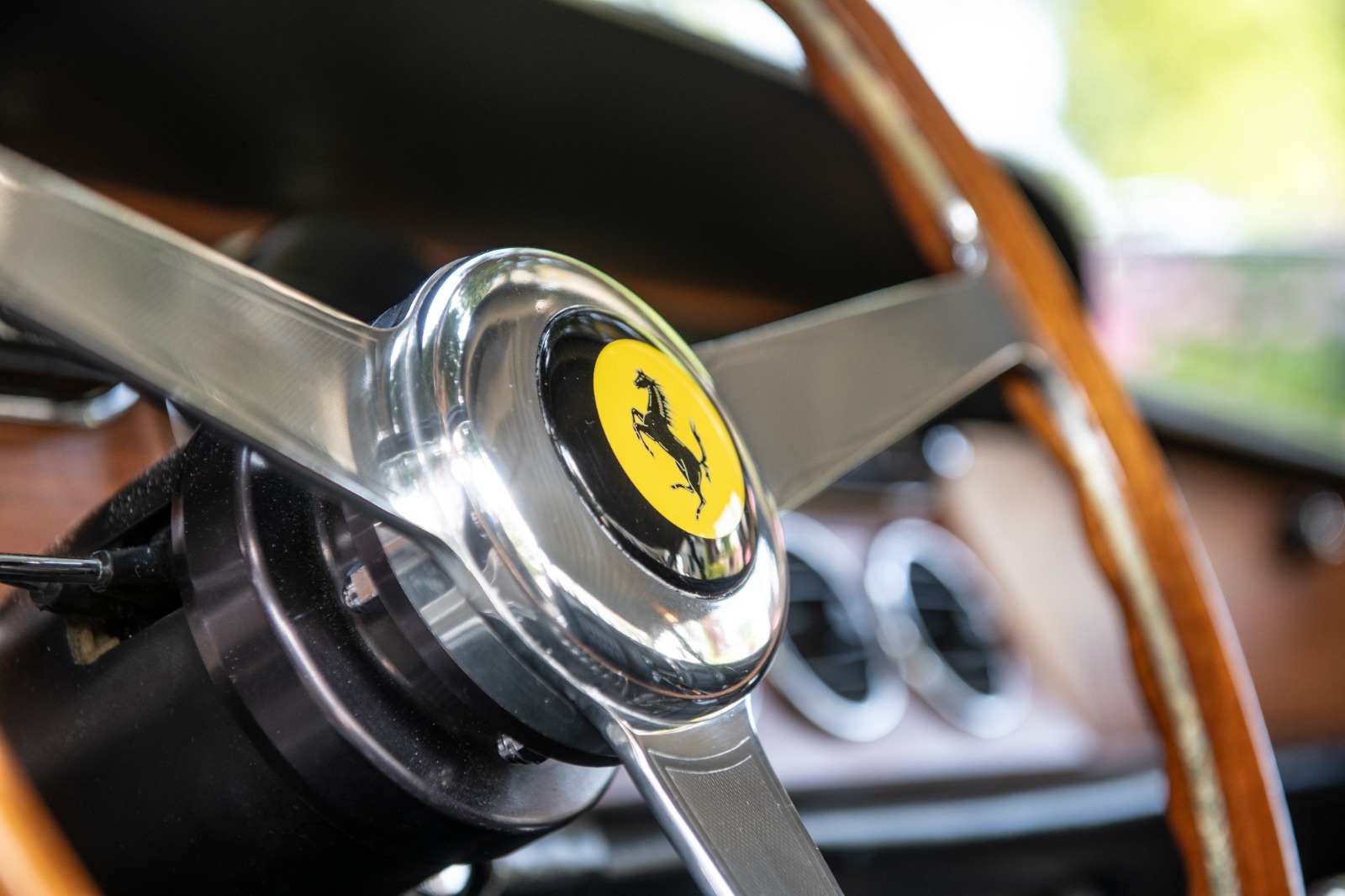 FERRARI 330 GT-image-15