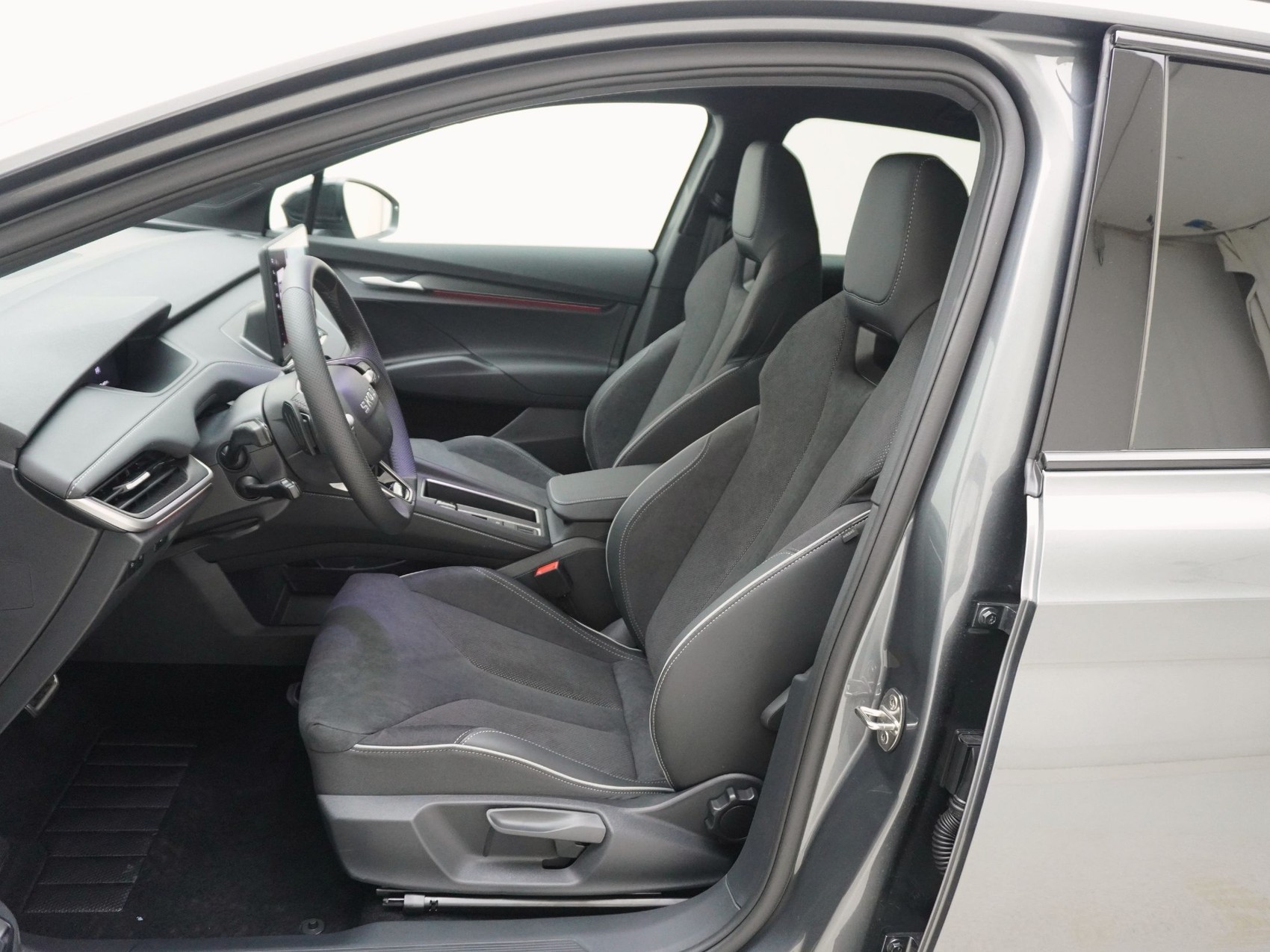 SKODA Elroq 85x SportLine Plus 4x4-image-12