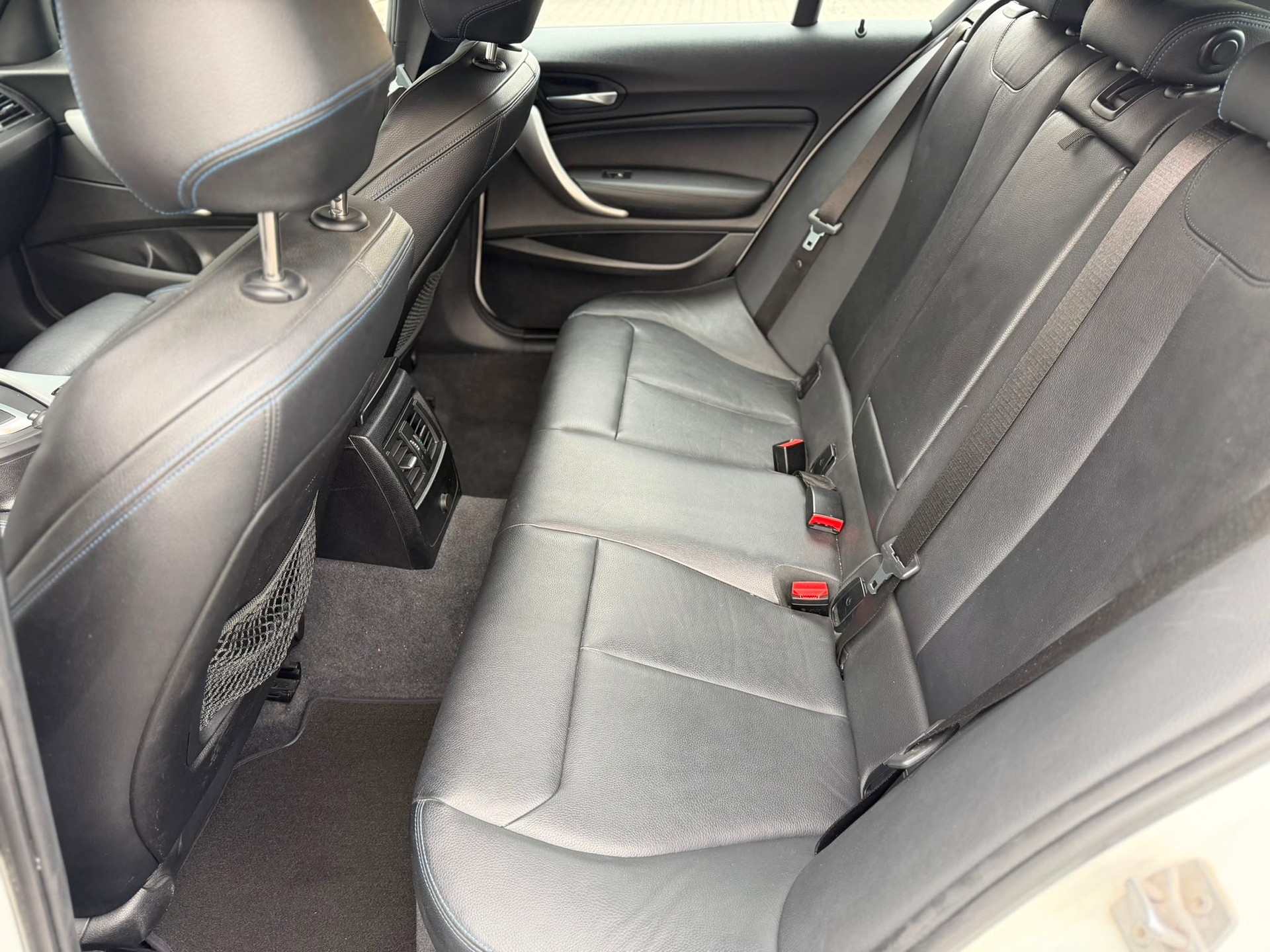 BMW 118i Edition M Sport Steptronic-image-16