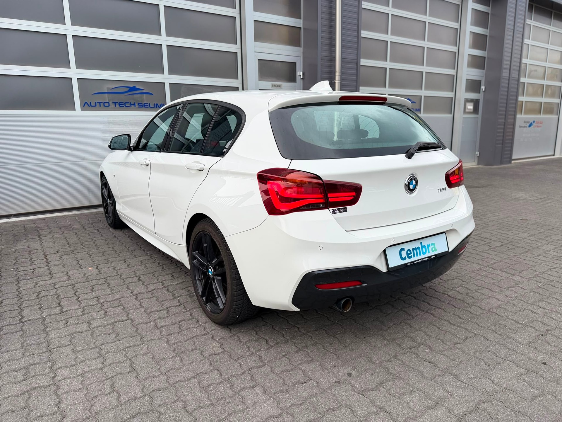 BMW 118i Edition M Sport Steptronic-image-6