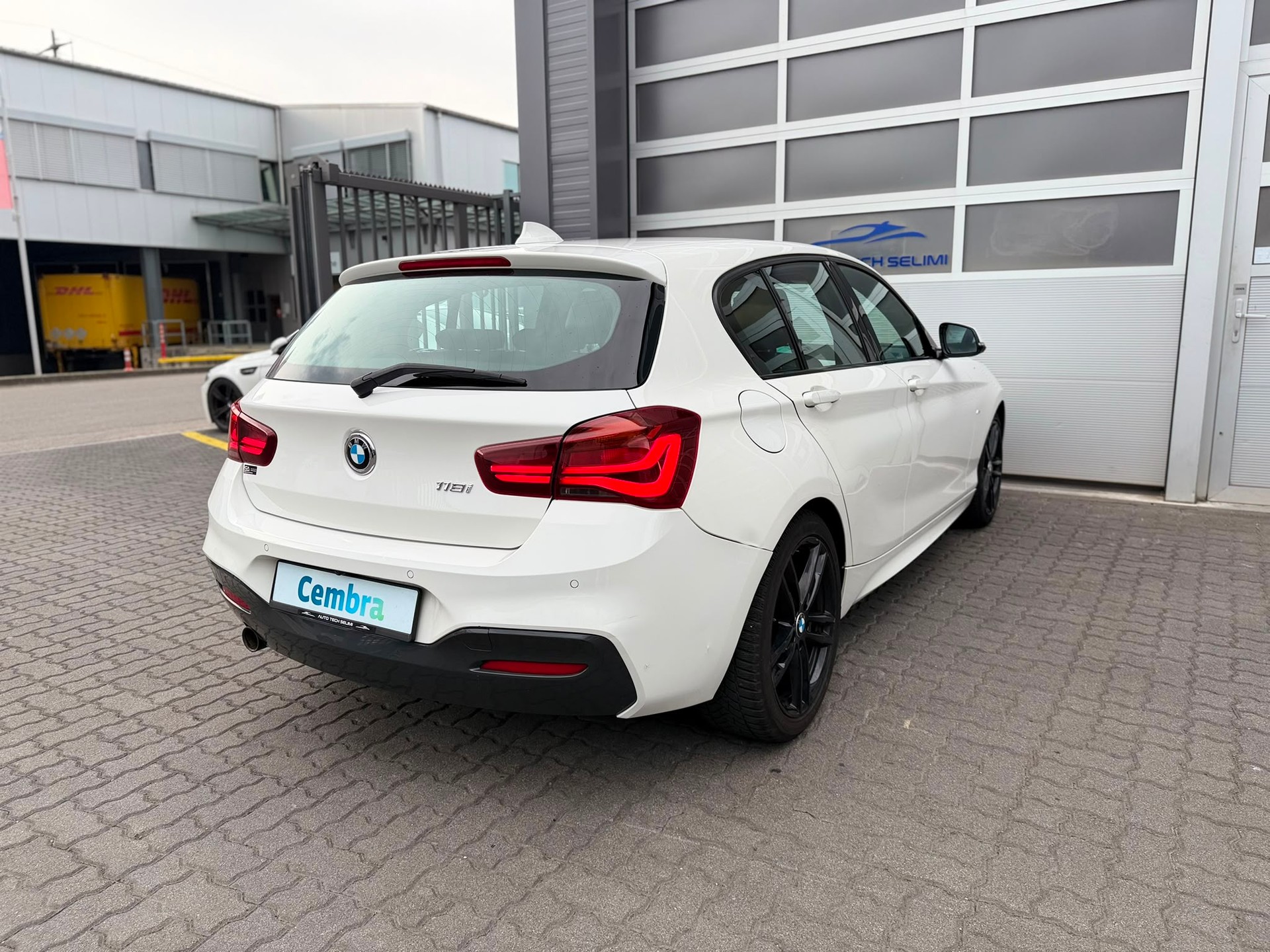 BMW 118i Edition M Sport Steptronic-image-4