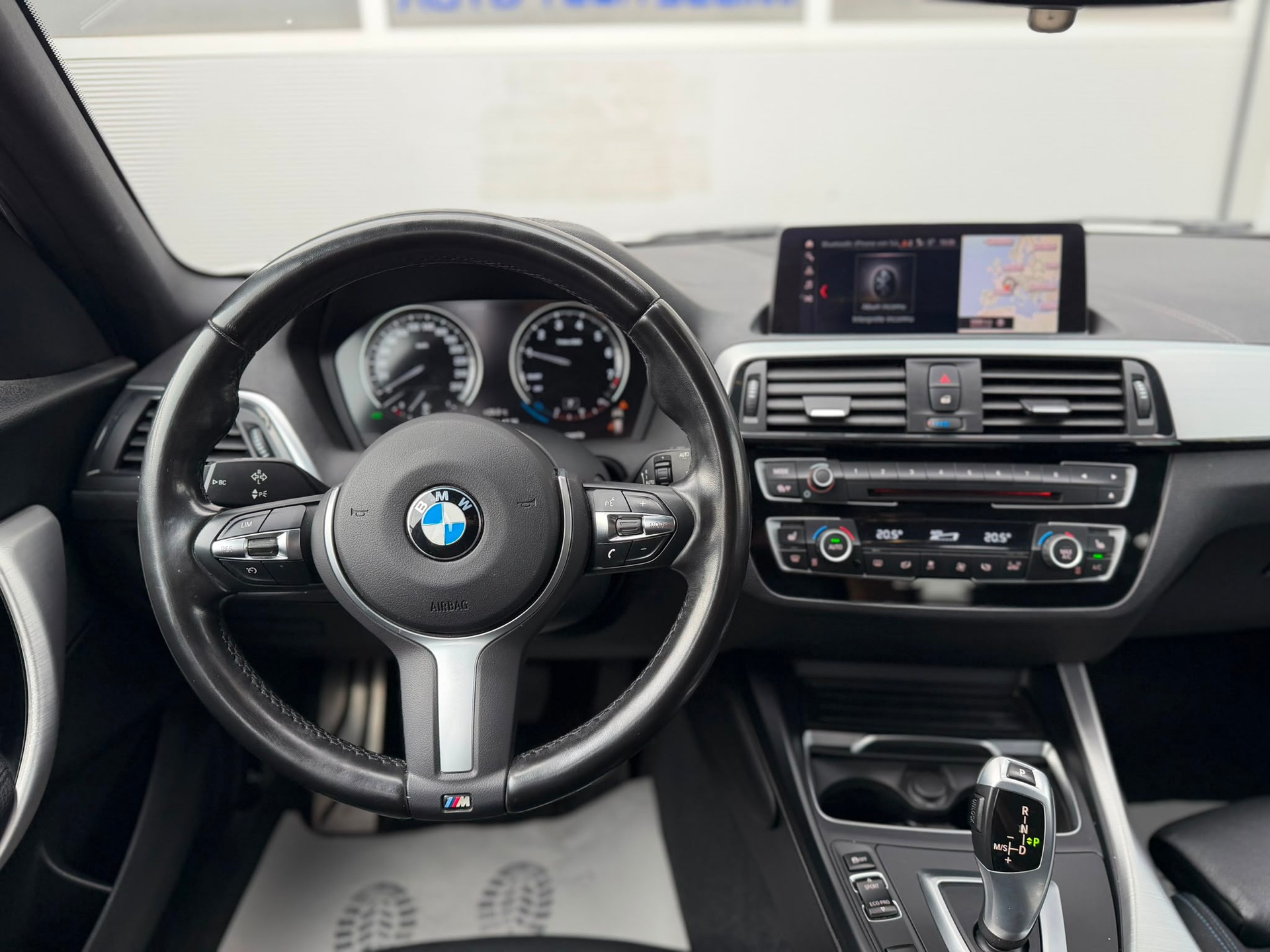 BMW 118i Edition M Sport Steptronic-image-10