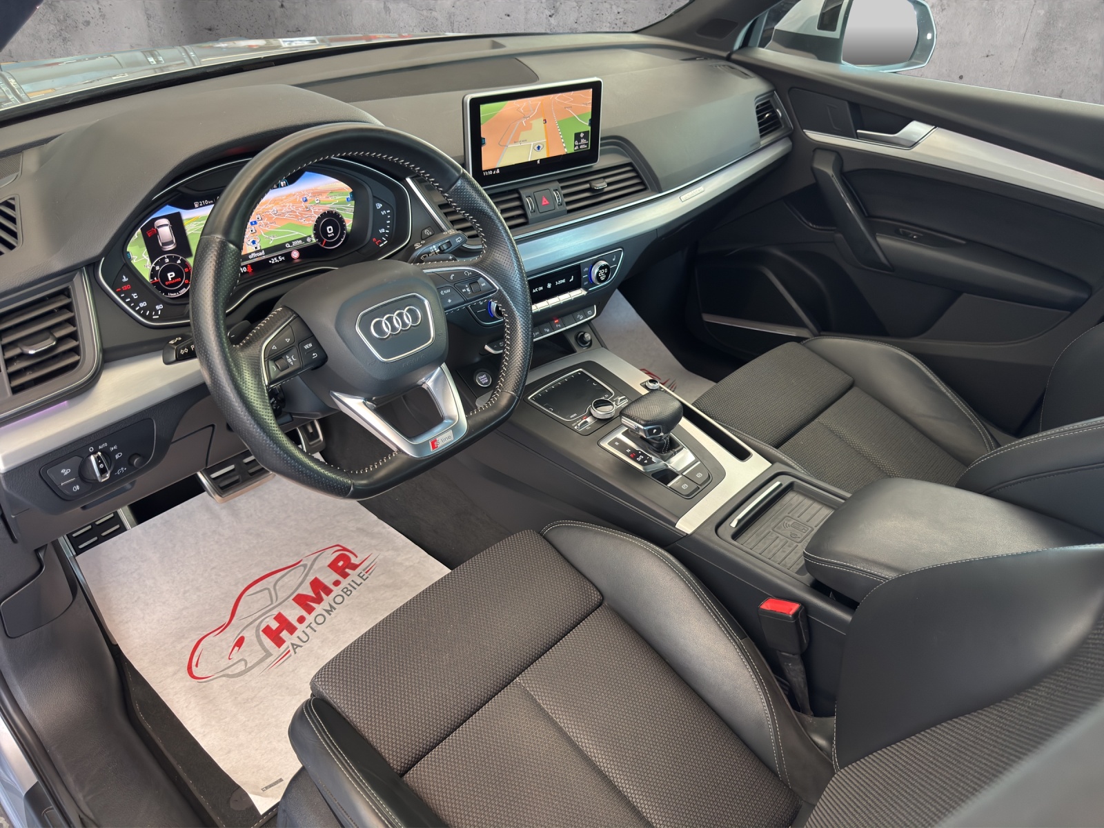 AUDI Q5 2.0 TDI quattro-image-8