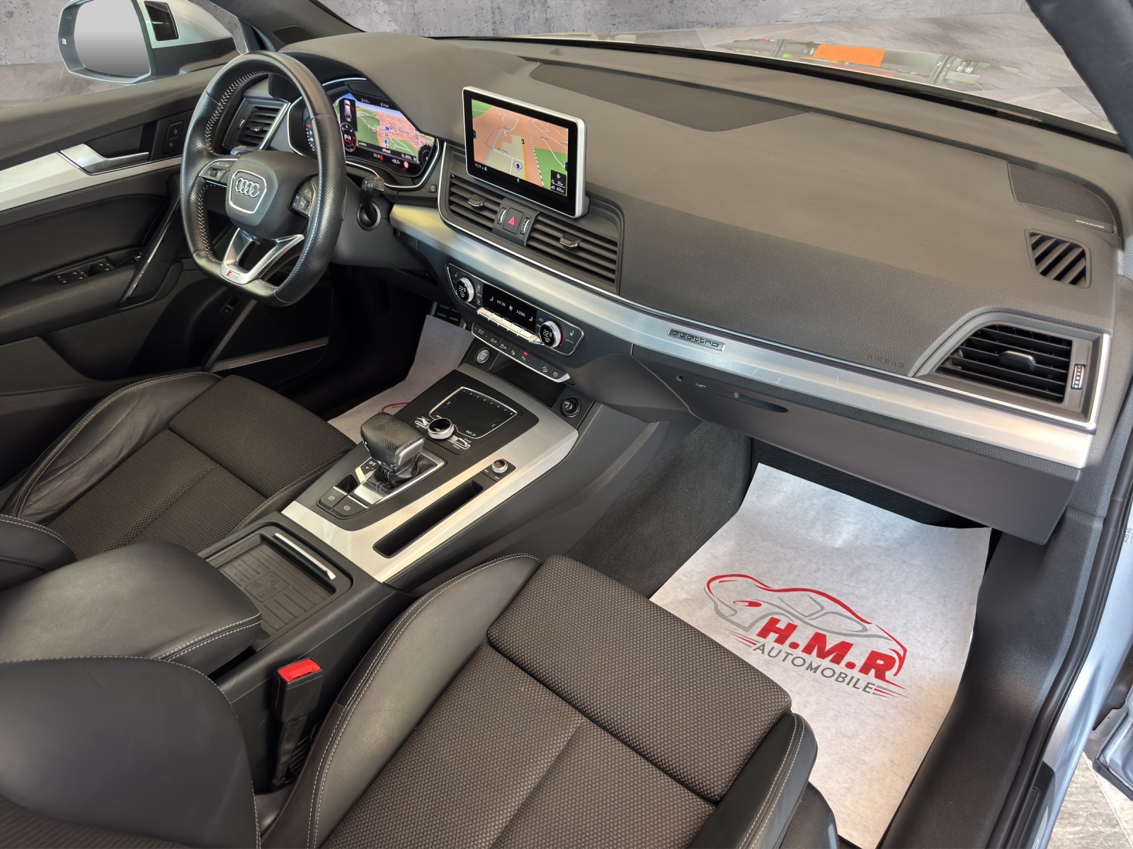 AUDI Q5 2.0 TDI quattro-image-10