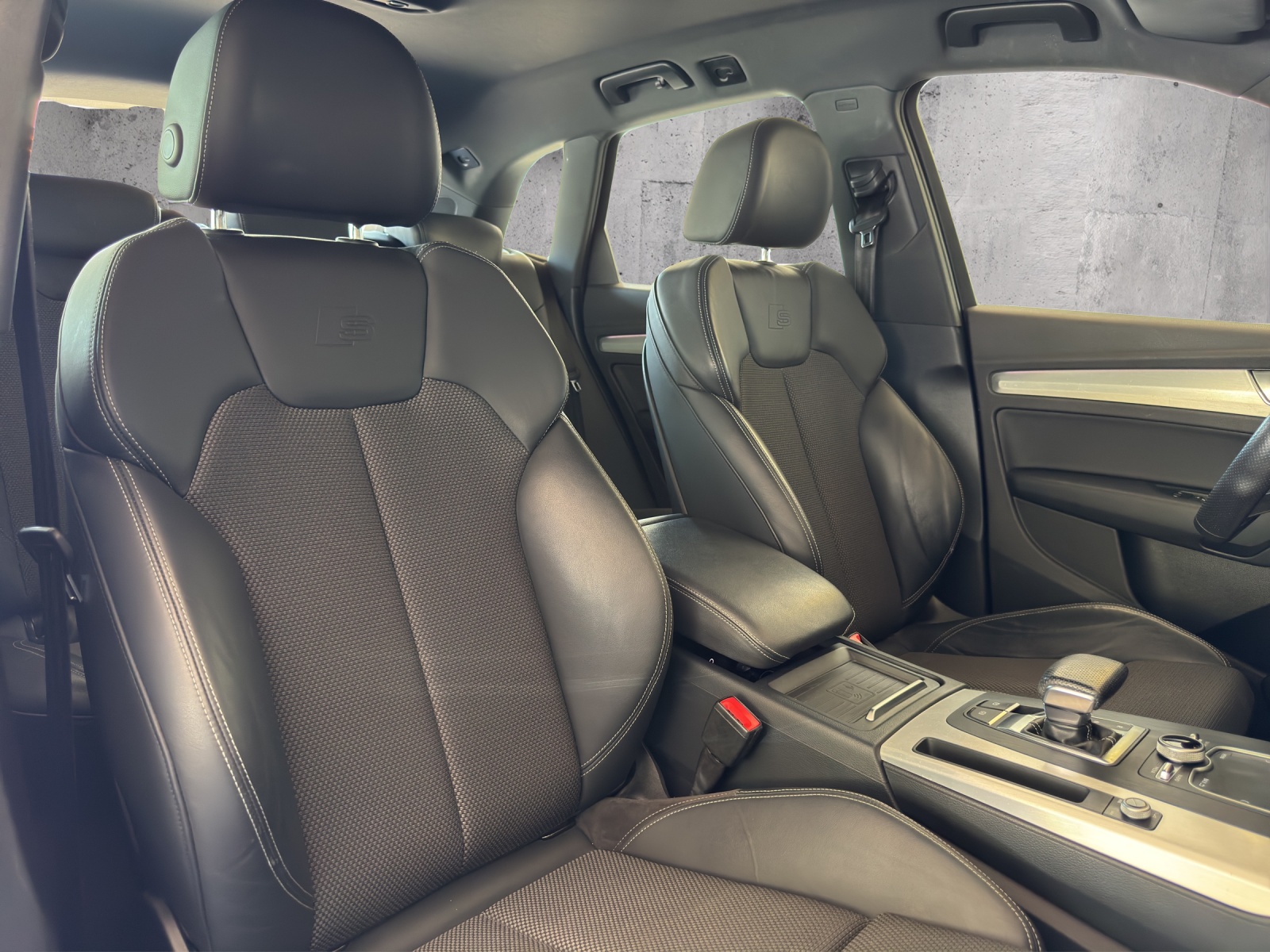 AUDI Q5 2.0 TDI quattro-image-13