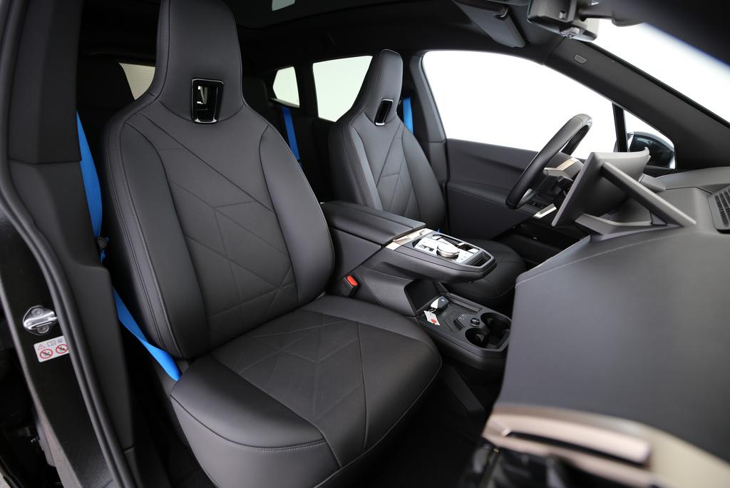 BMW iX xDrive50-image-14