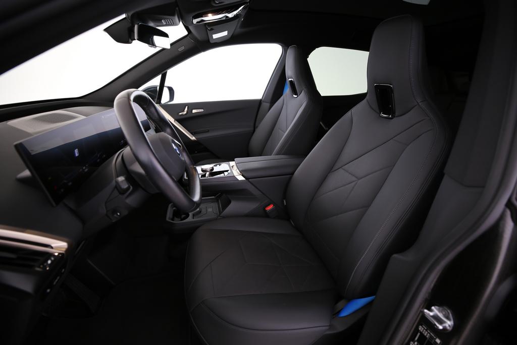 BMW iX xDrive50-image-3
