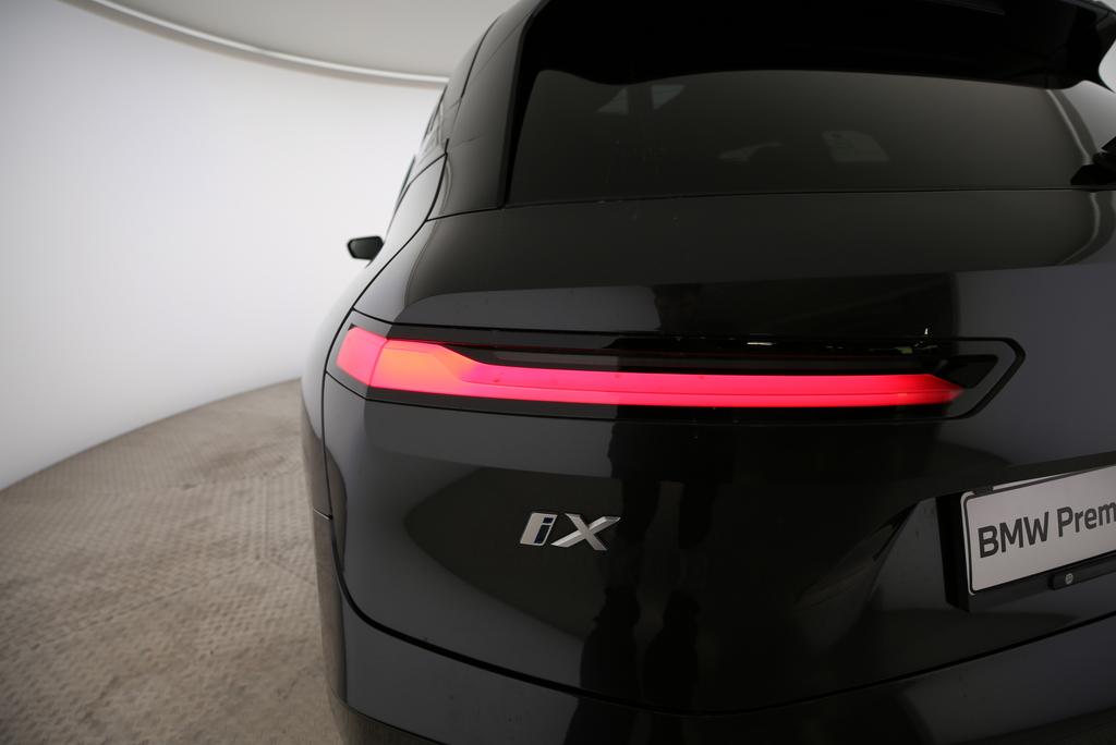 BMW iX xDrive50-image-17