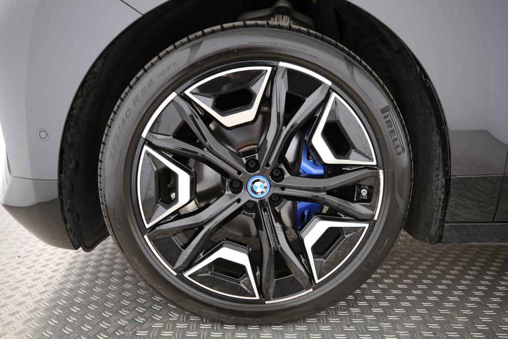 BMW iX xDrive50-image-19