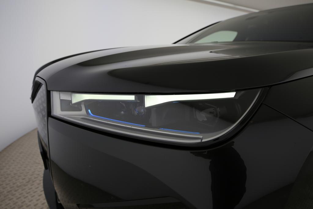 BMW iX xDrive50-image-16