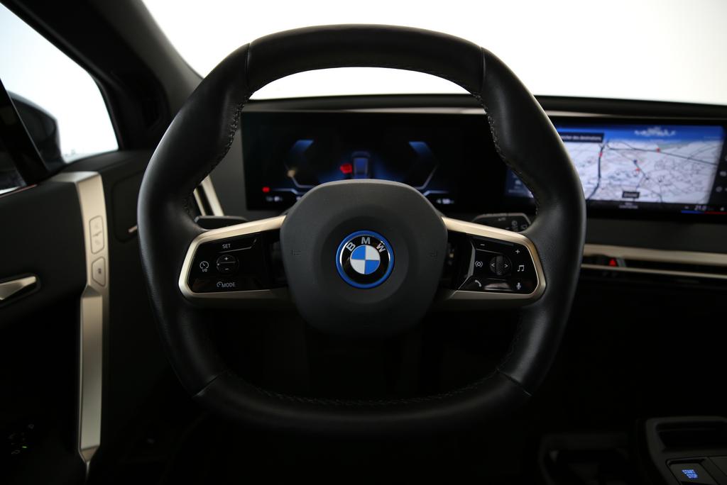 BMW iX xDrive50-image-6
