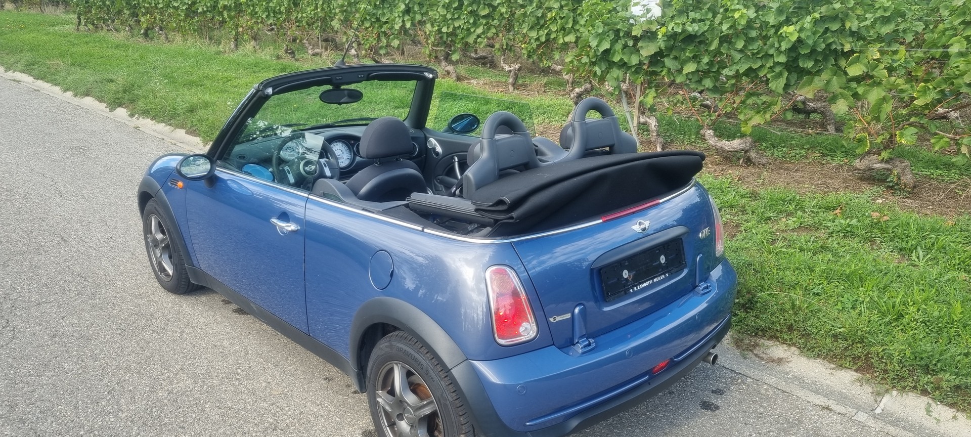 MINI One Cabriolet-image-7